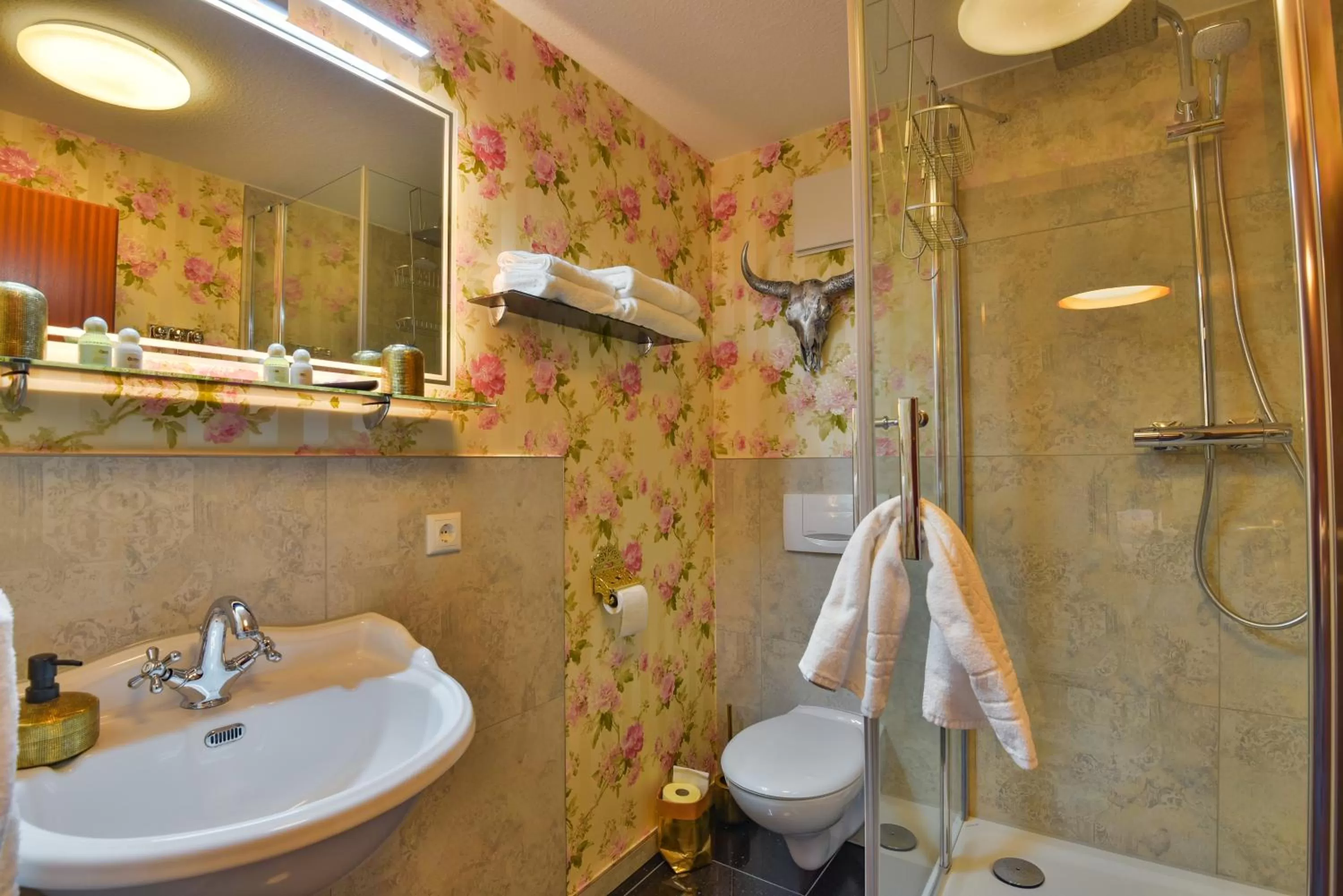 Photo of the whole room, Bathroom in Riverdam