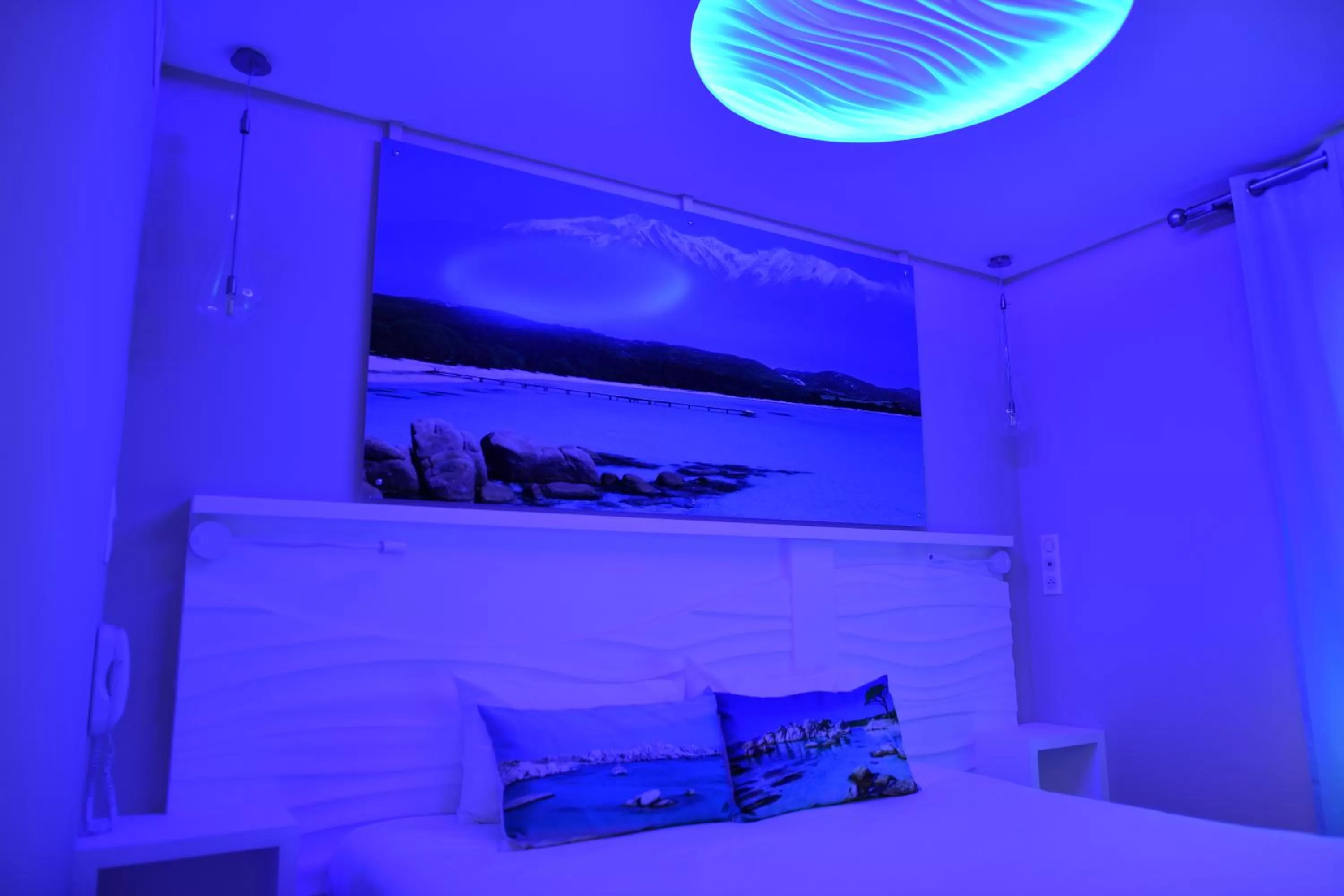 Bedroom, Bed in Hôtel Le Claridge