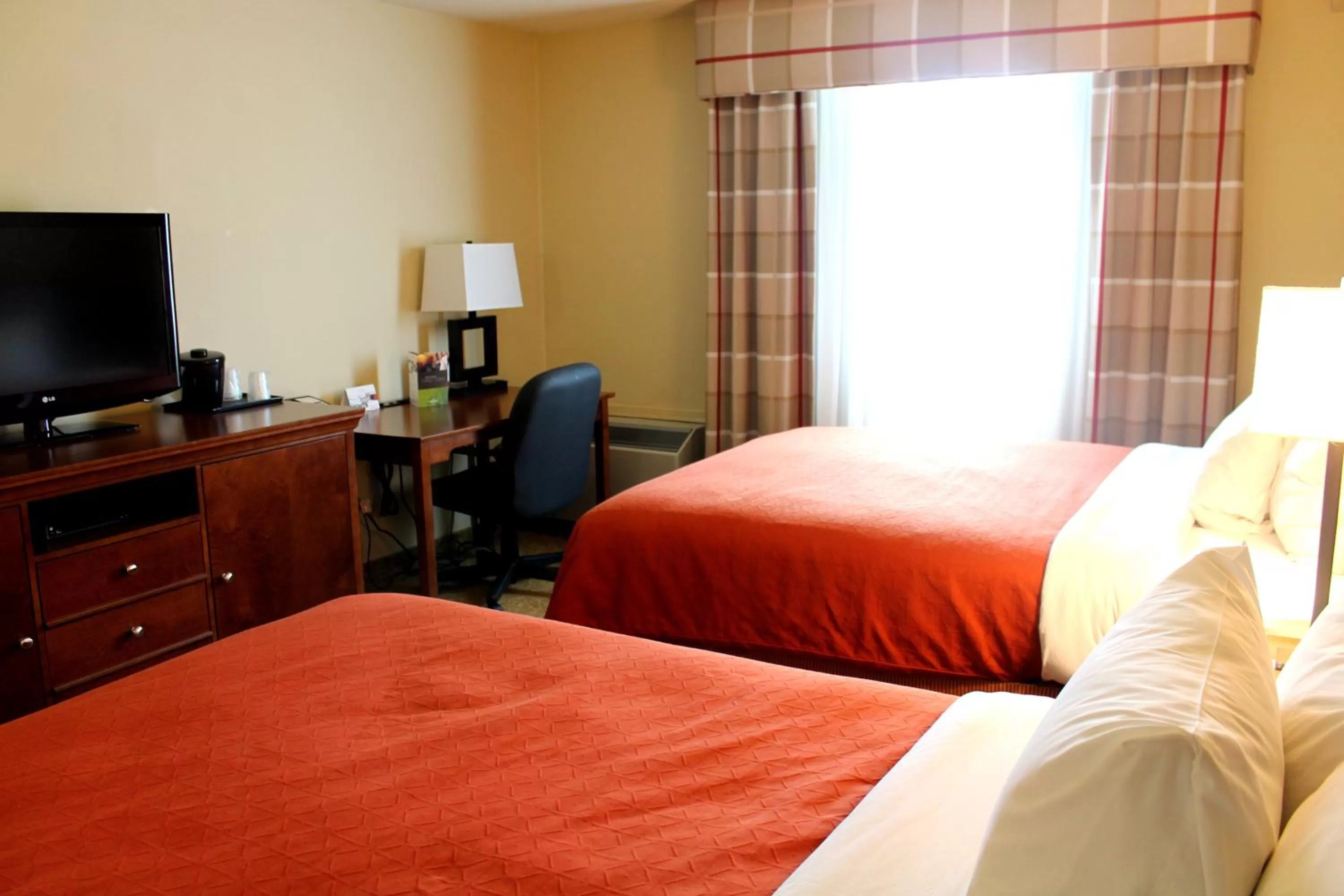 Queen Room with Two Queen Beds - Non-Smoking/Upper Floor in Country Inn & Suites by Radisson, Winnipeg, MB