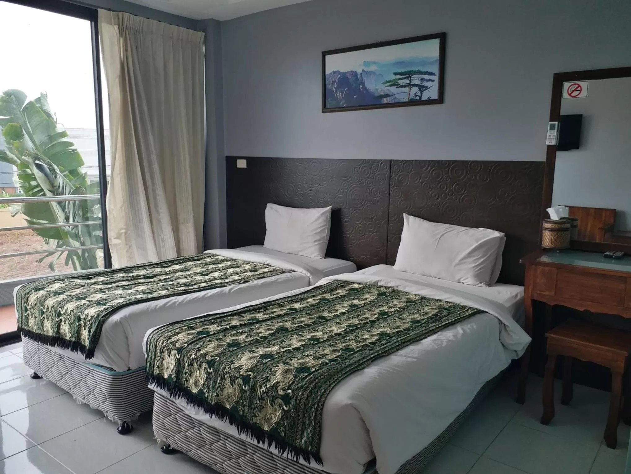 Photo of the whole room, Bed in Platinum Place