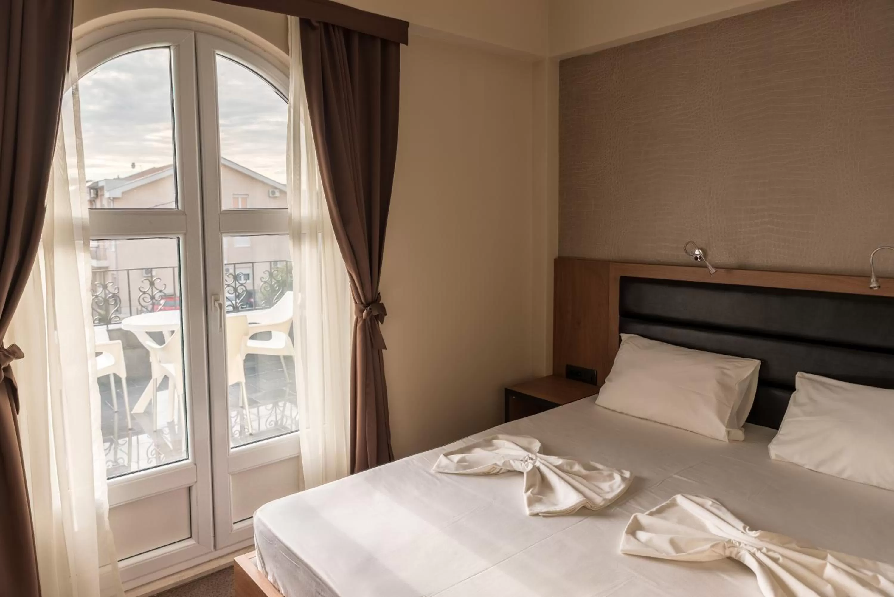 Bedroom, Bed in Hotel Crnogorska Kuća