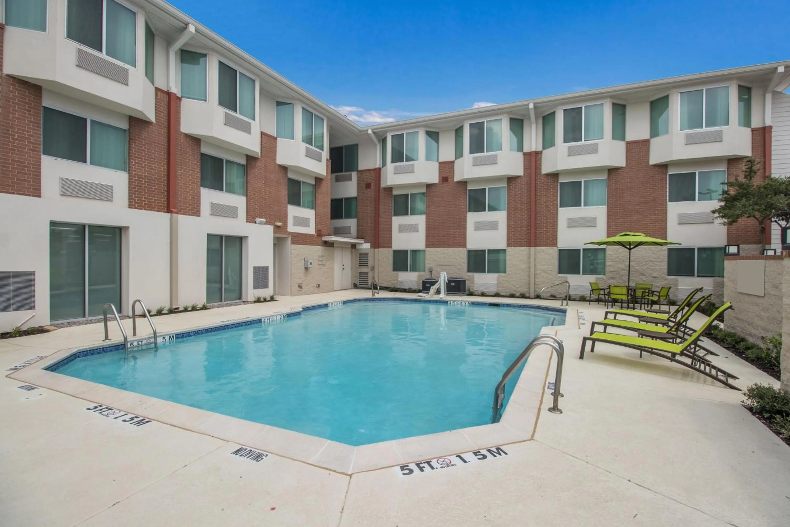 Swimming pool in SpringHill Suites by Marriott Dallas NW Highway at Stemmons / I-35East