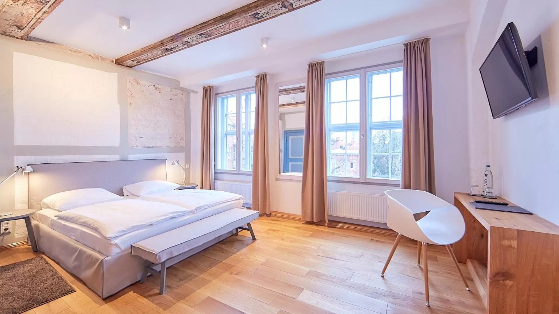 Photo of the whole room, Bed in Anno 1433 Hotel Lüneburg