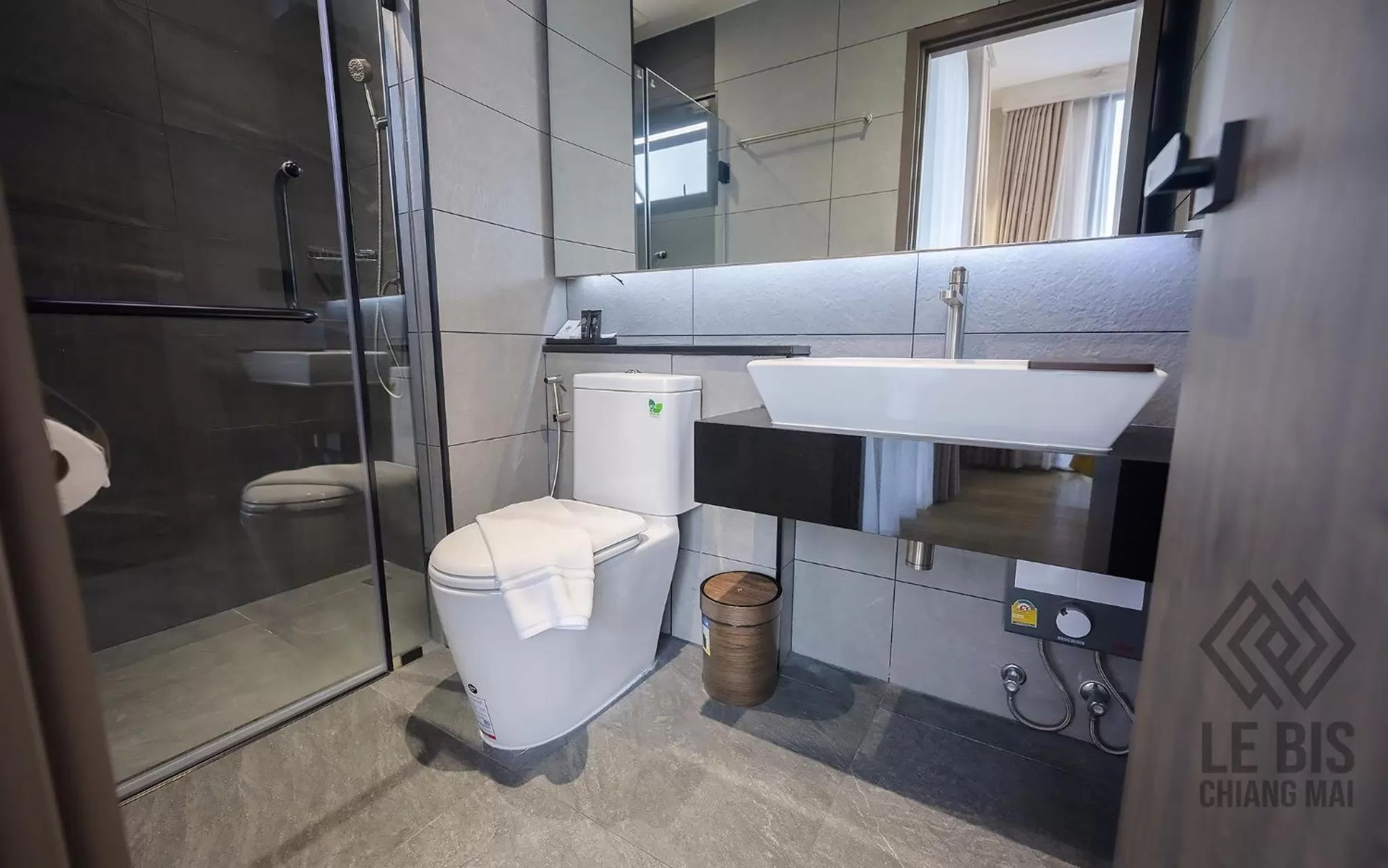 Bathroom in Le Bis Hotel