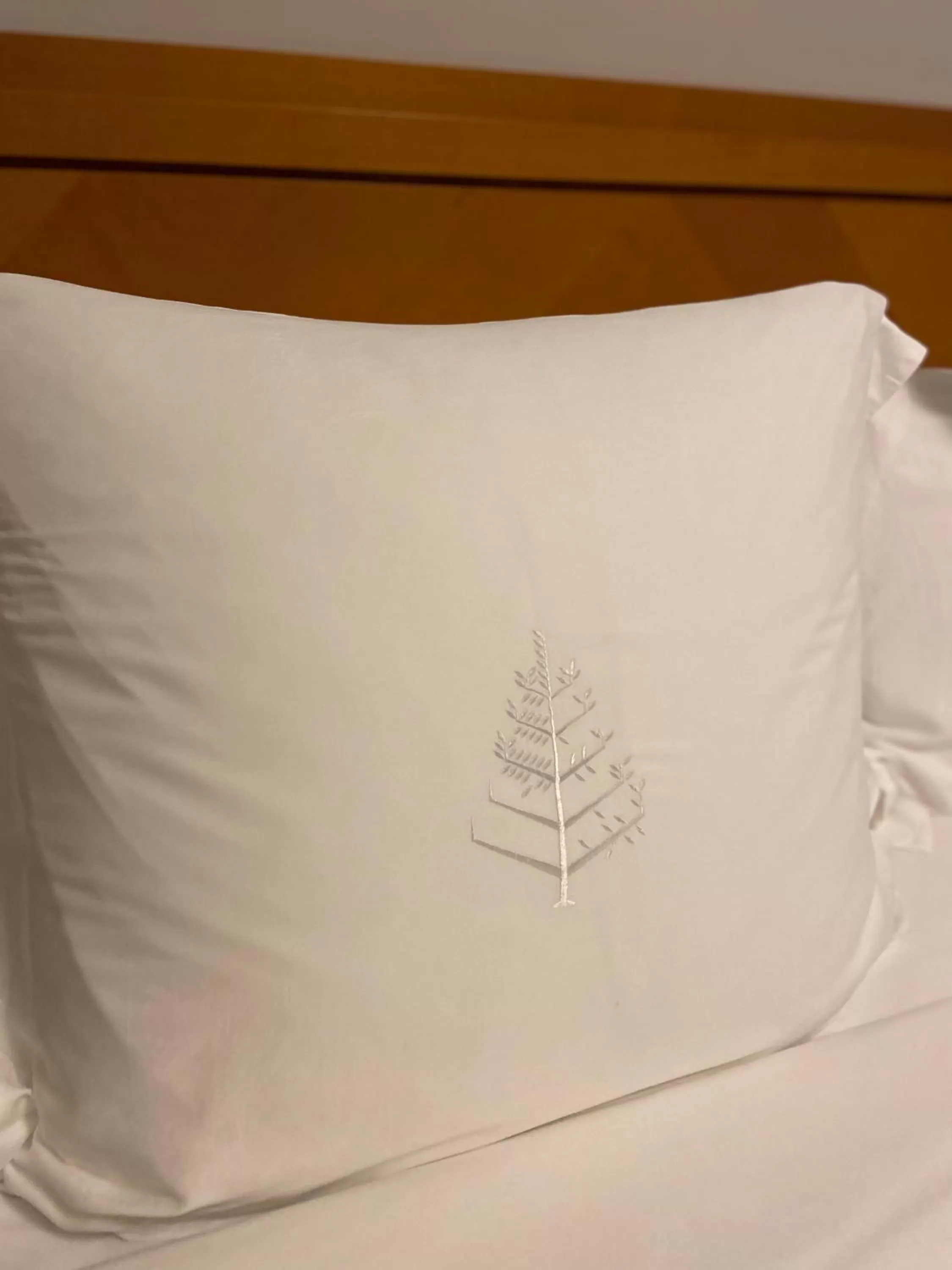 Bed in Four Seasons Hotel Miami - Luxury Private Residences