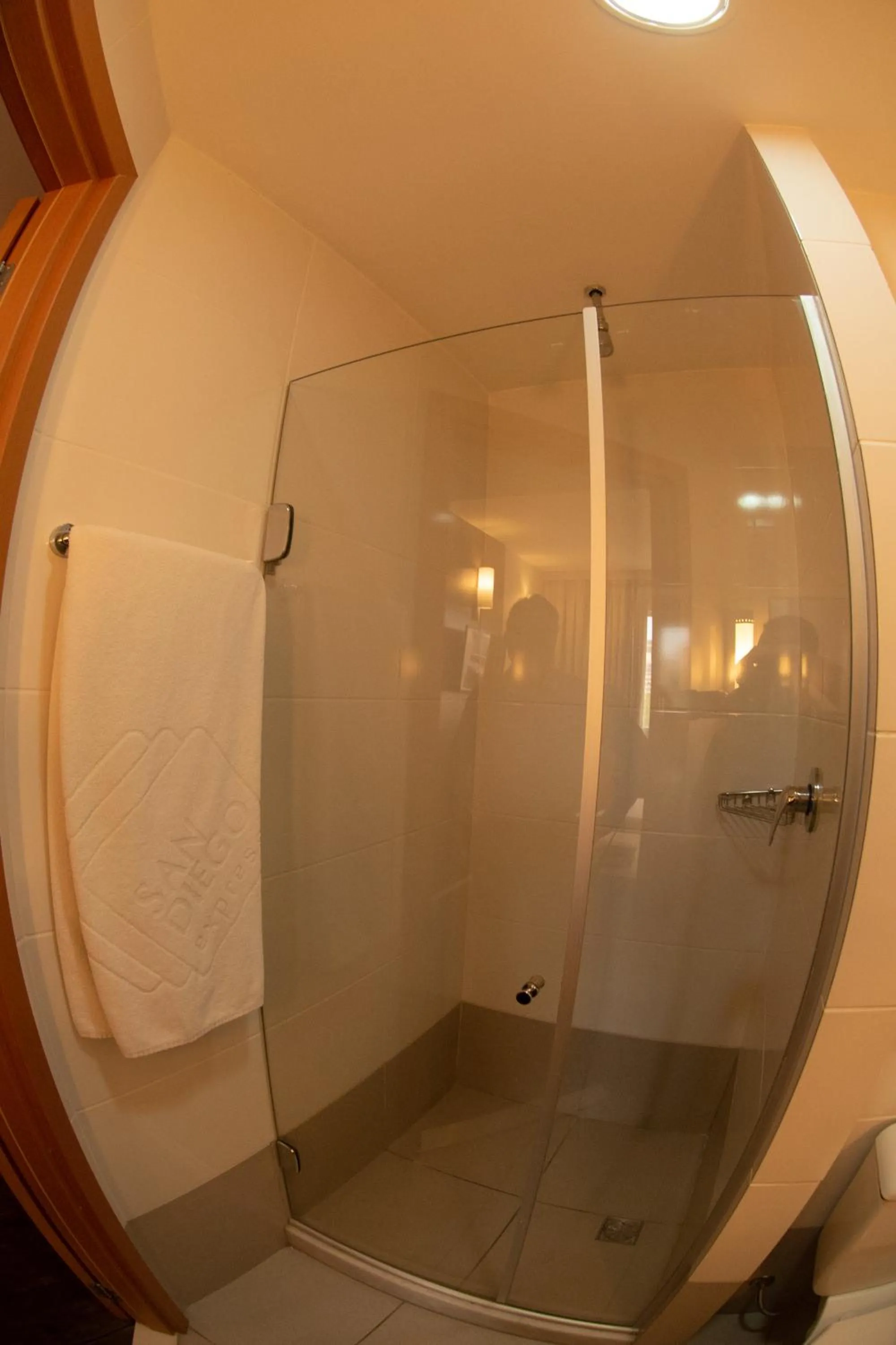 Bathroom in San Diego Express Barro Preto