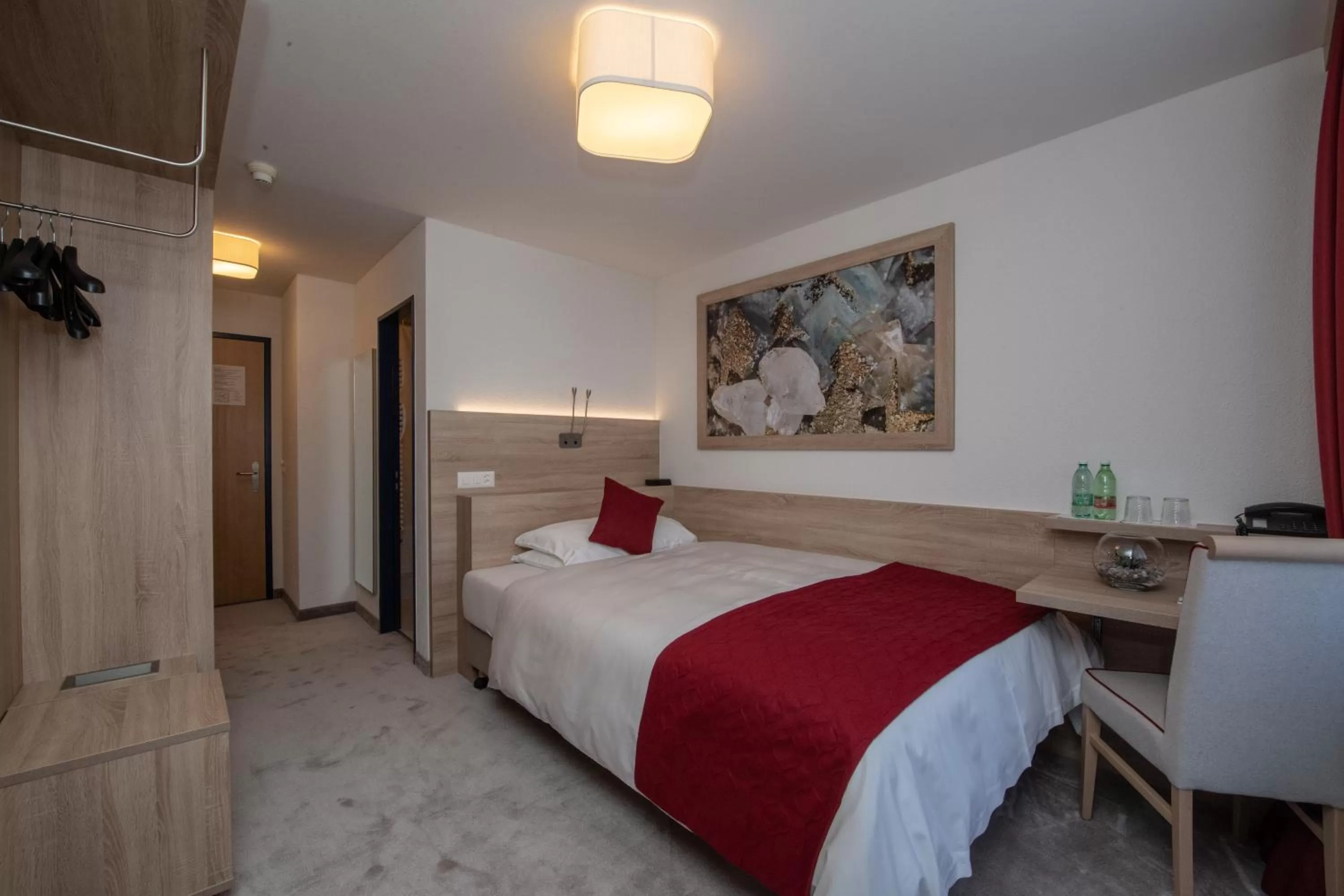 Coffee/tea facilities, Bed in Hotel Sonne St. Moritz 3* Superior