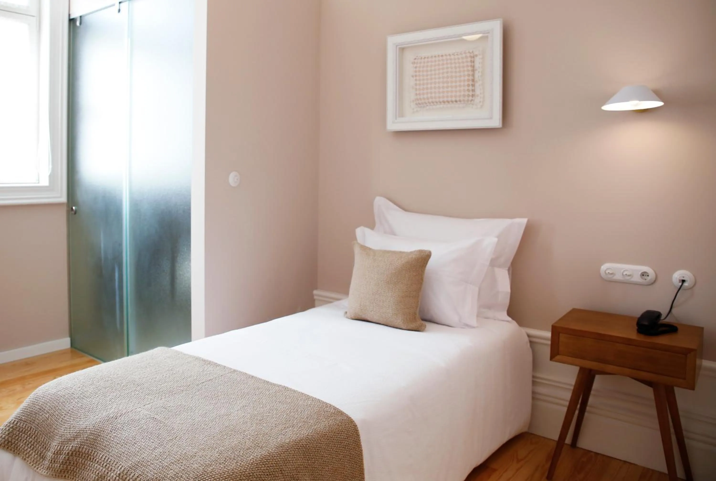 Shower, Bed in Original Douro Hotel