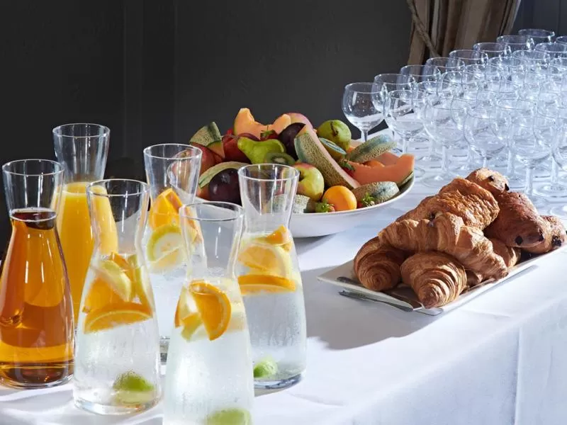 Business facilities in The White Swan