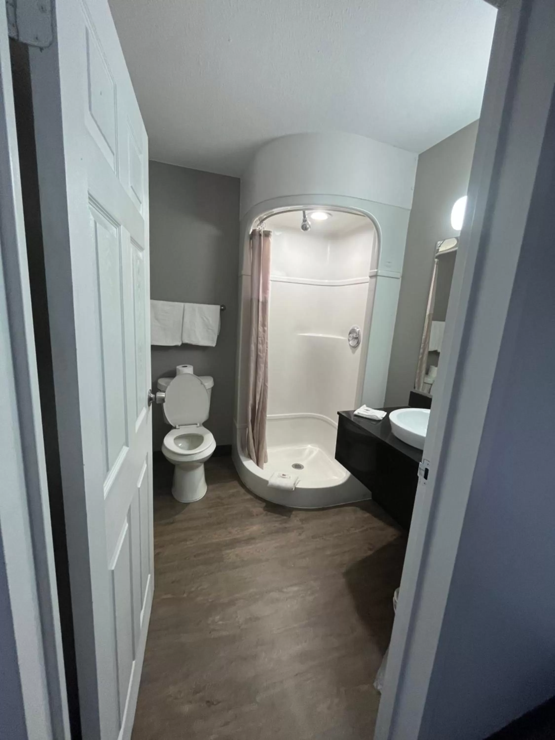 Shower in Motel 6-Wichita, KS - AIRPORT