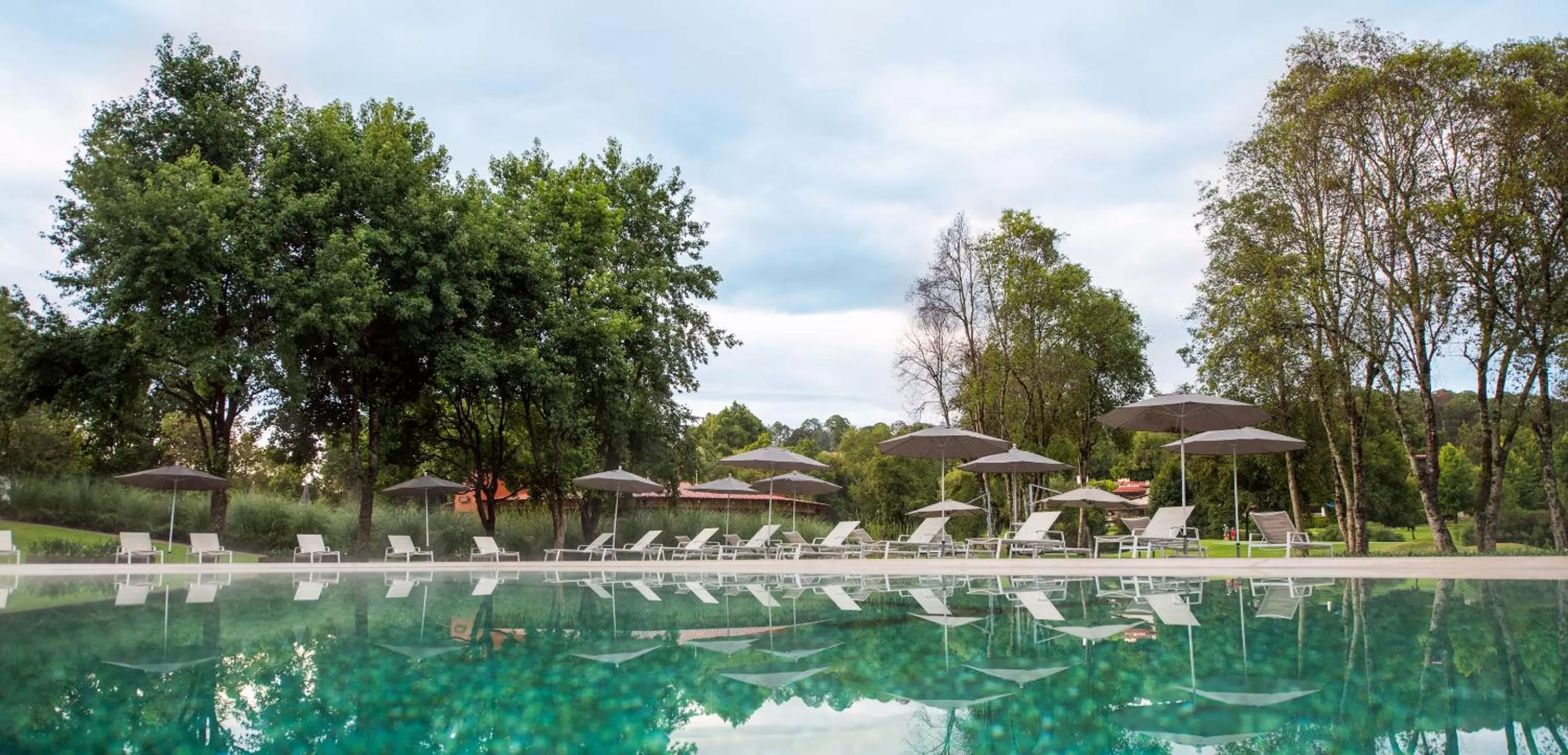Swimming pool in Hotel Avandaro Golf & Spa Resort