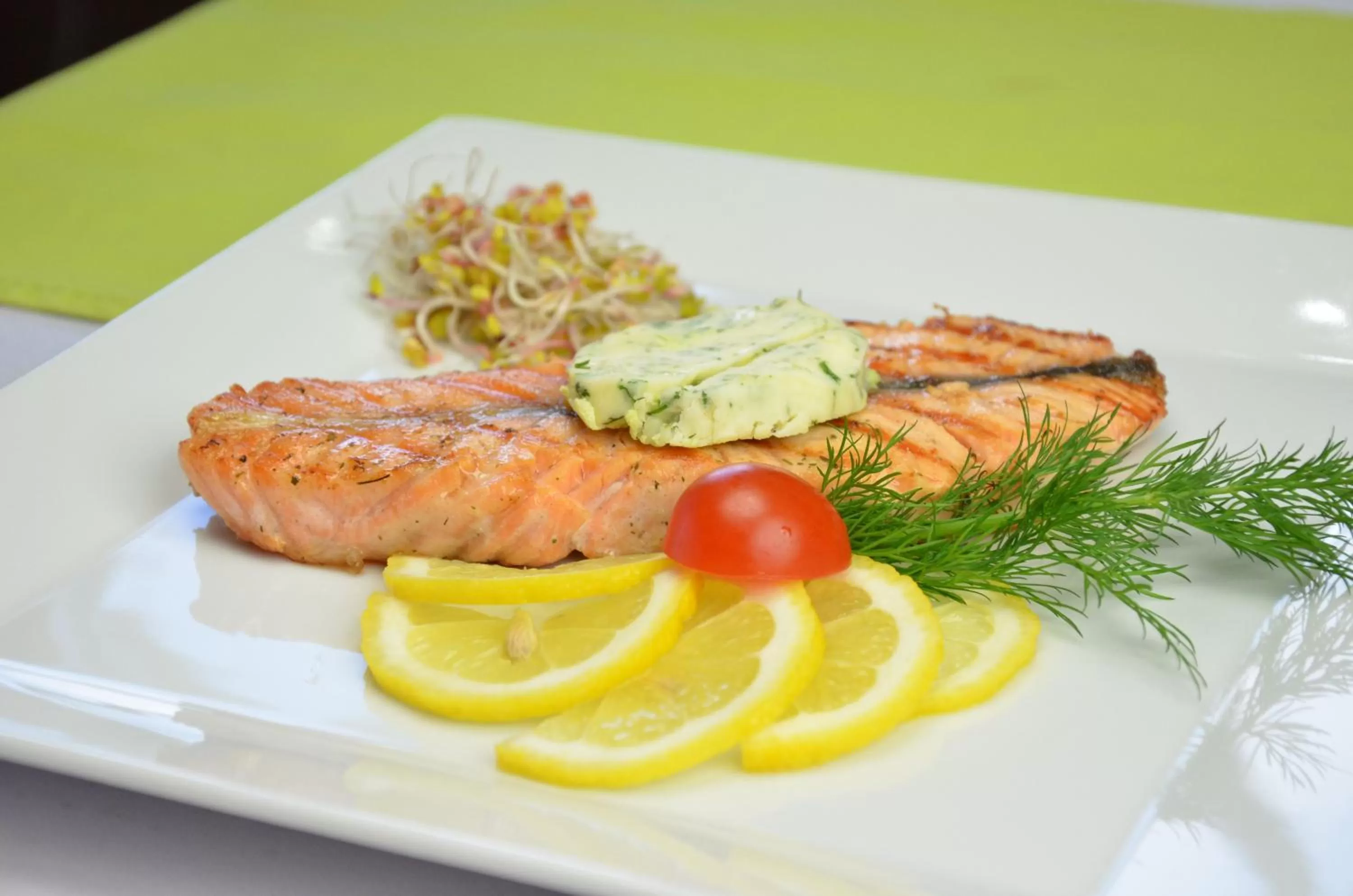 Food in Hotel Miłosz Restauracja, Basen dla dzieci, Sala Zabaw, Siłownia