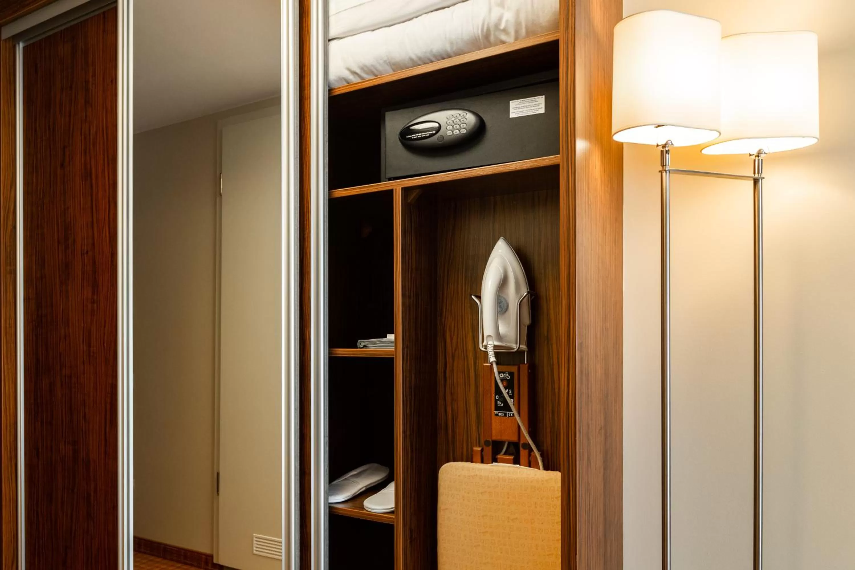 Bedroom in Avalon Hotel & Conferences