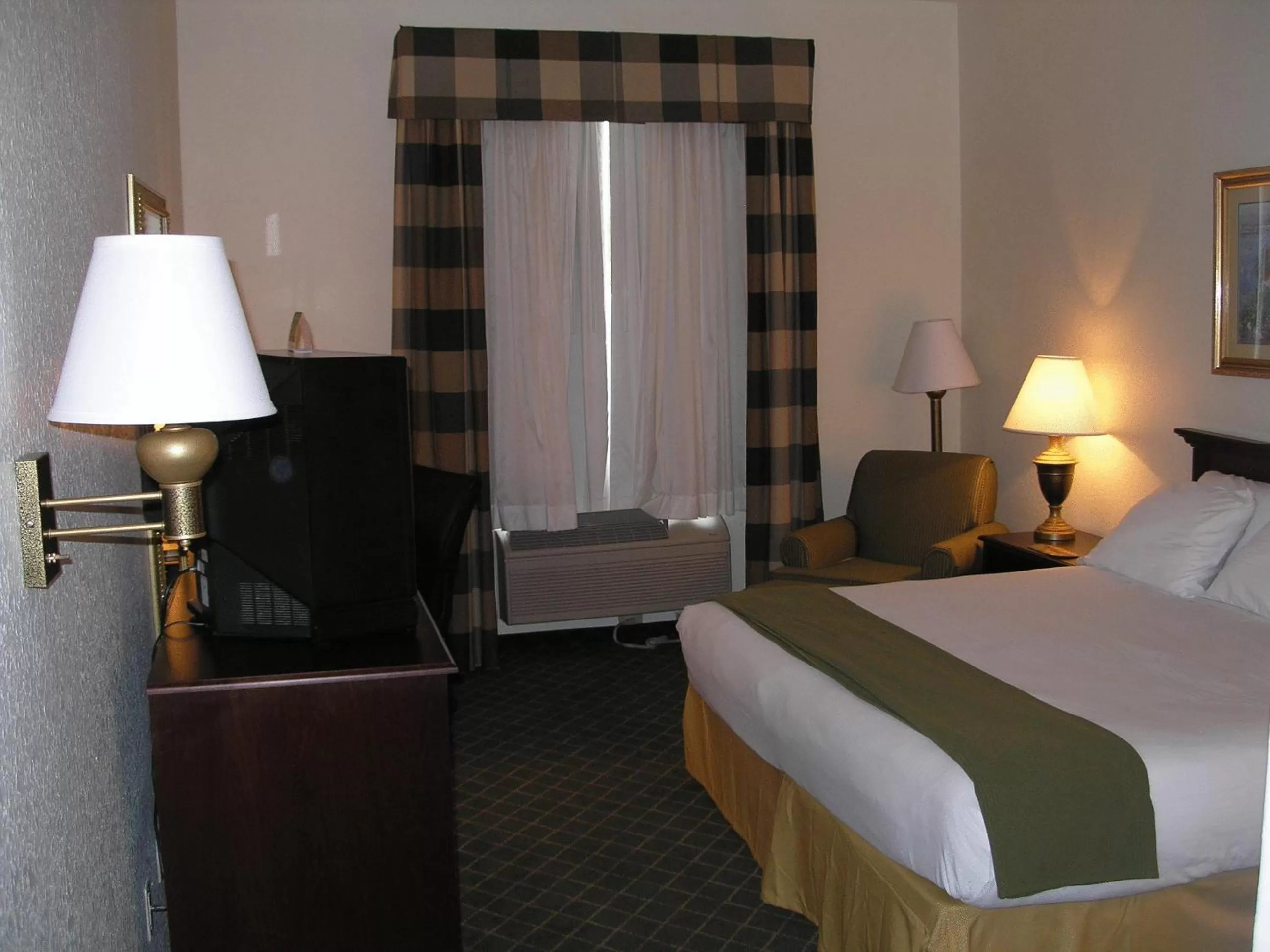 Photo of the whole room, Bed in Ruskin Inn Tampa-Sun City Center