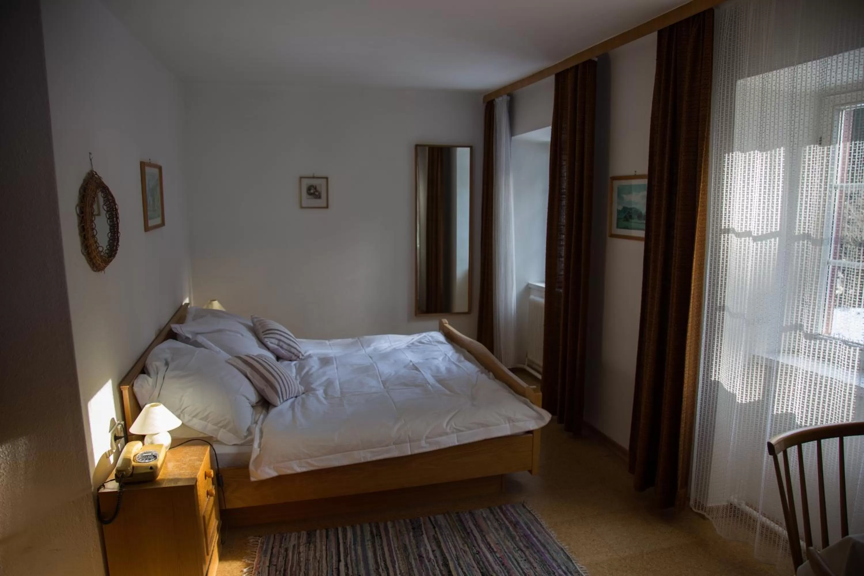 Photo of the whole room in Hotel Echo