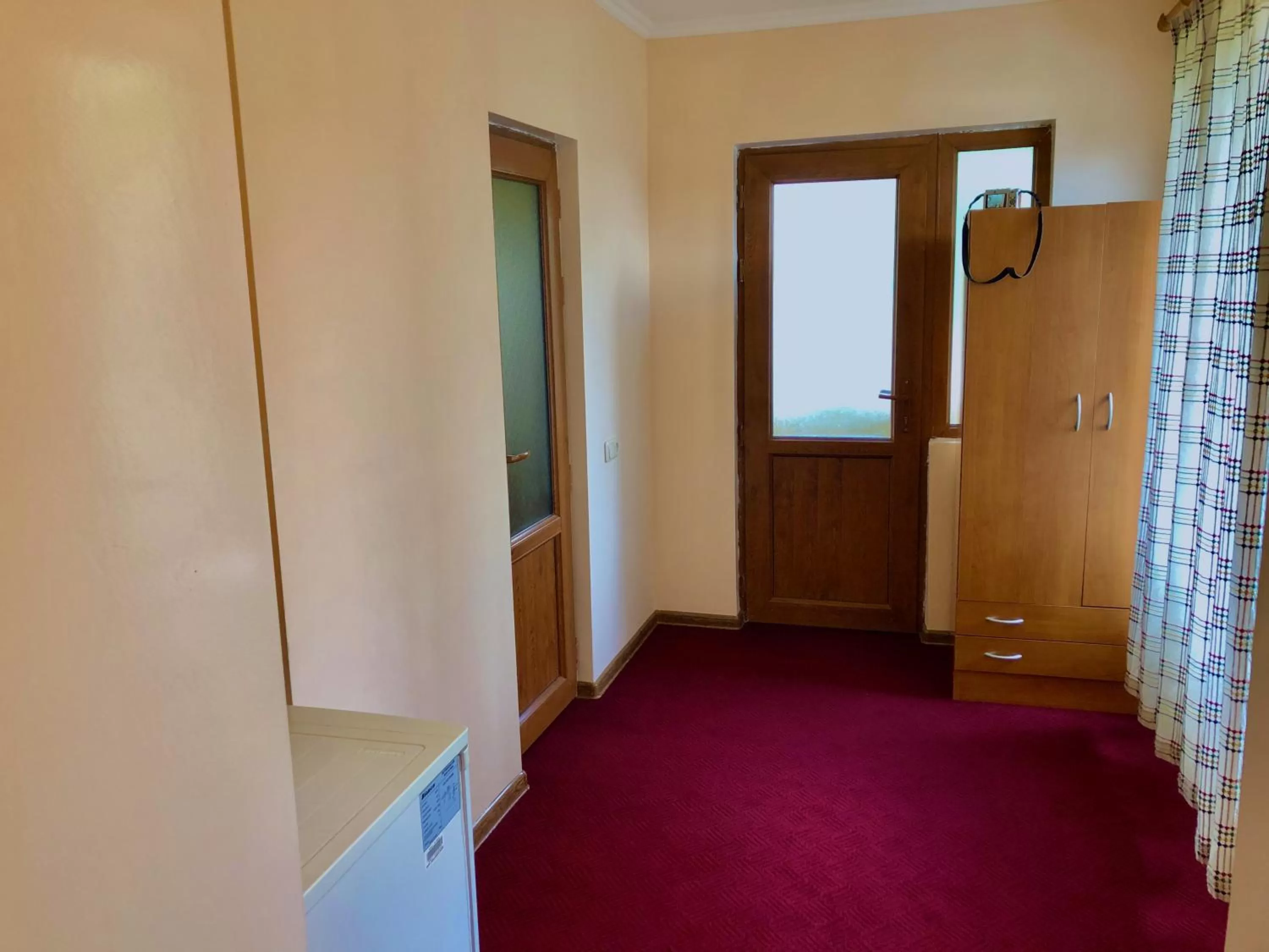 Photo of the whole room in Dil Hill by Sam