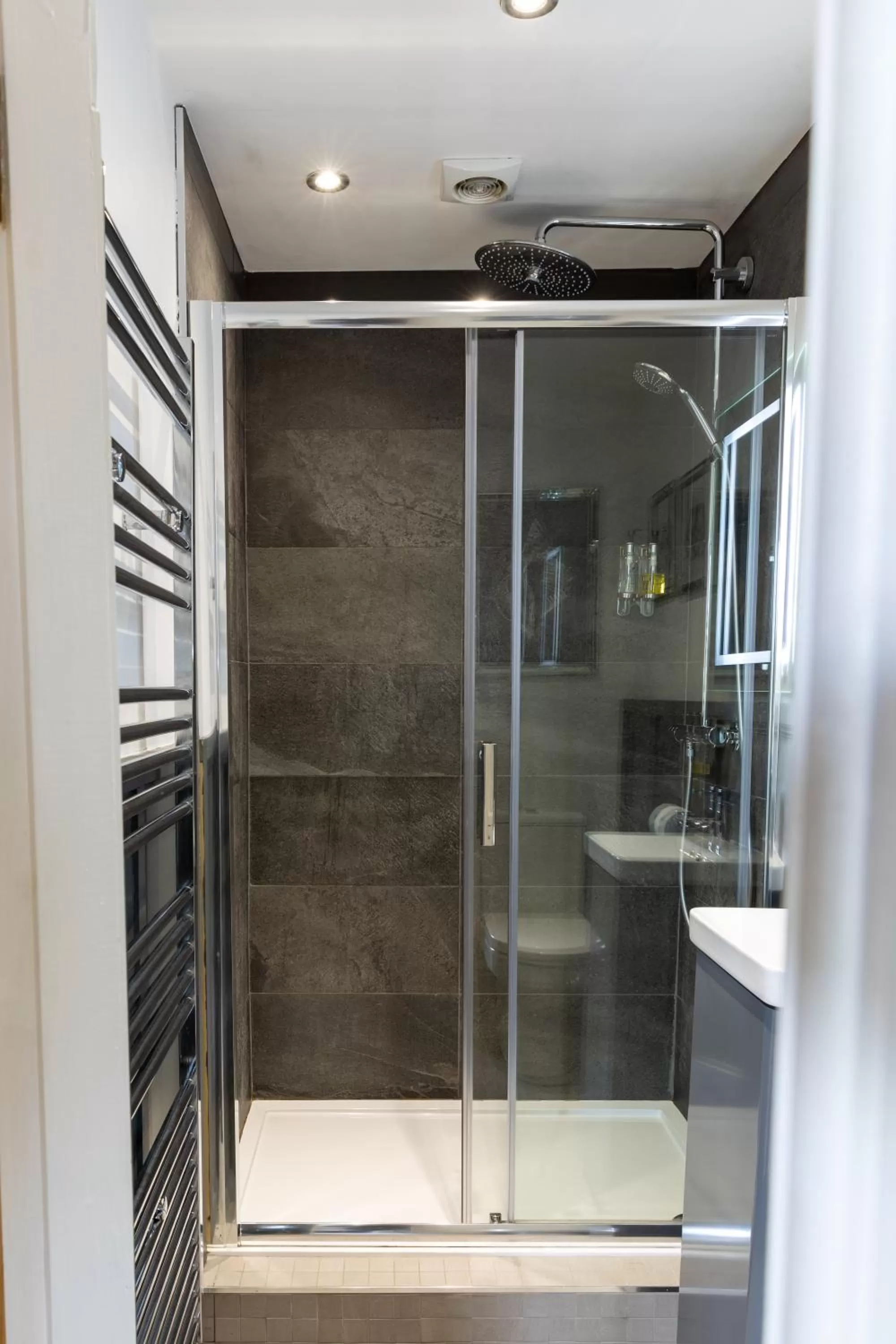 Deluxe Family Room (Roebuck Family Suite) (No Pets) in The Lower Buck Inn