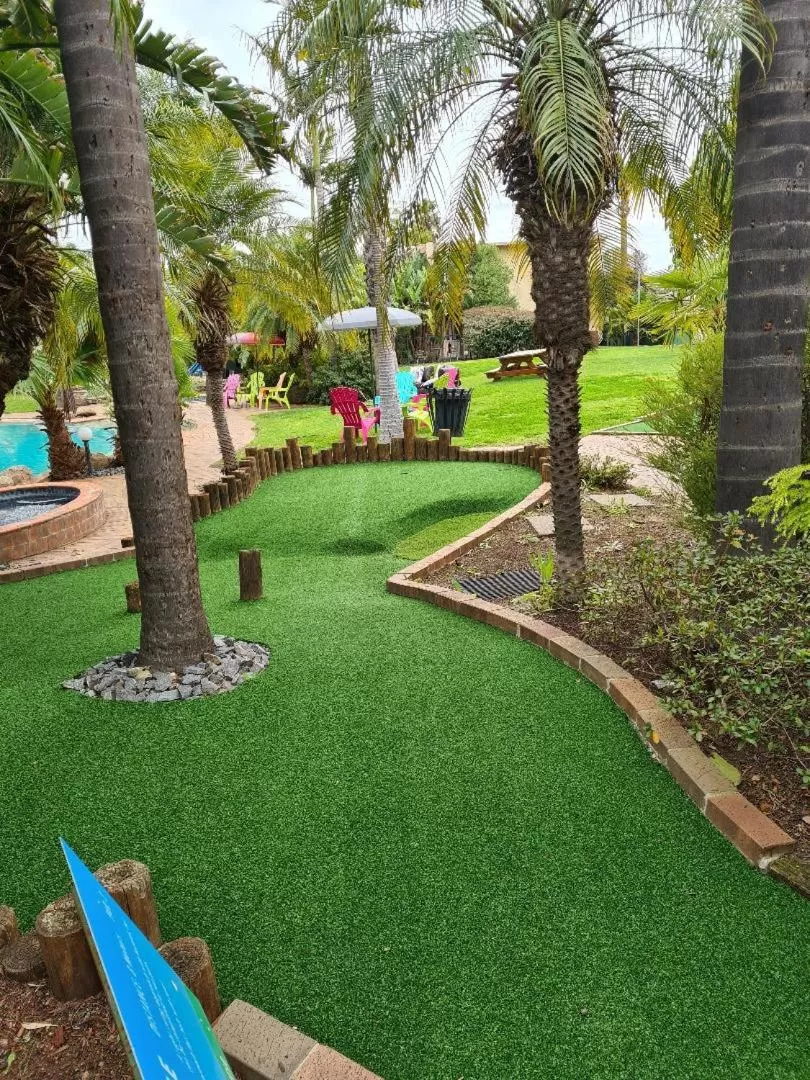 Swimming pool in Swan Hill Resort