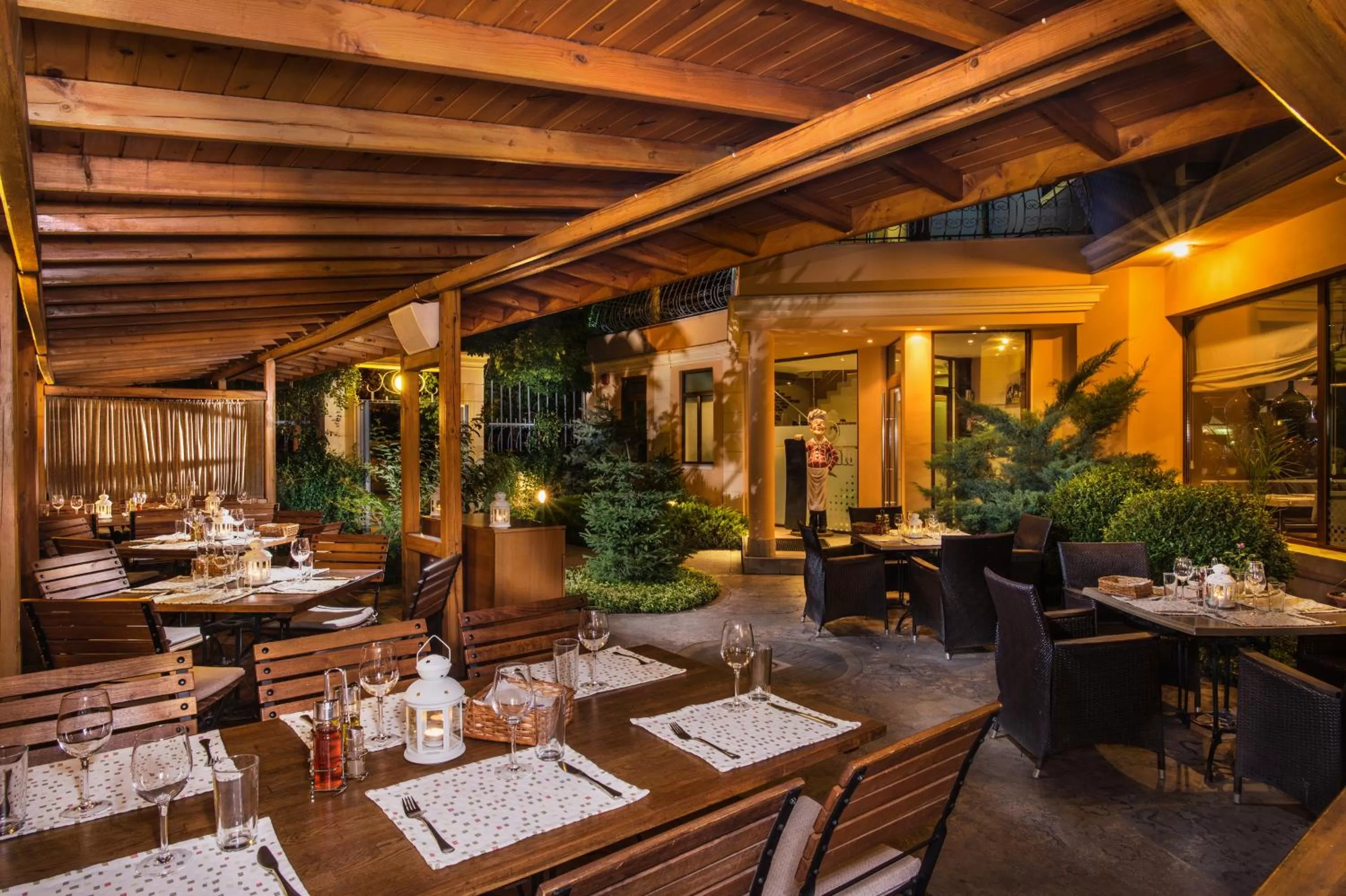 Restaurant/places to eat in Uniqato Hotel