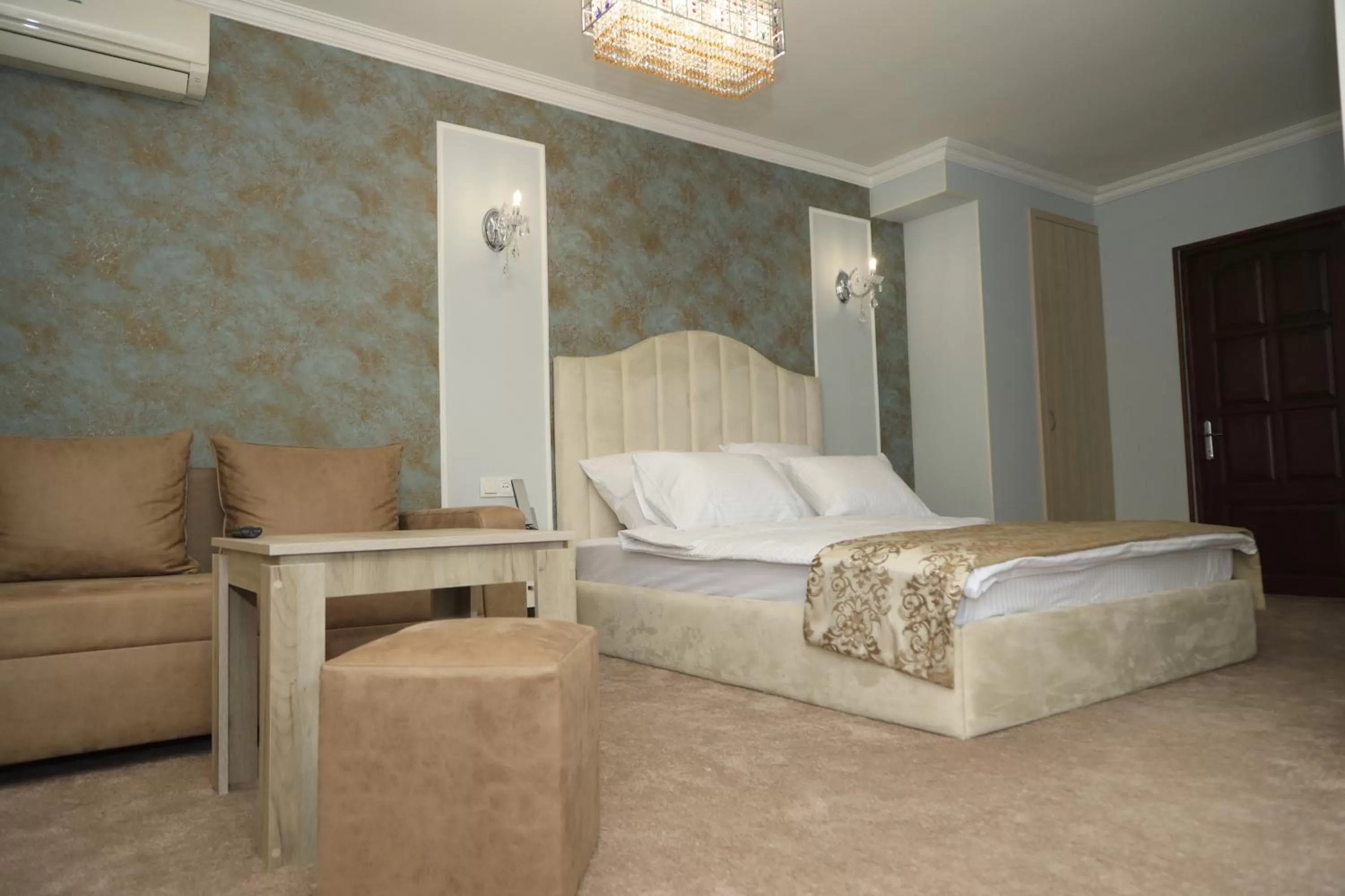 Bed in DeLin Hotel And Tours