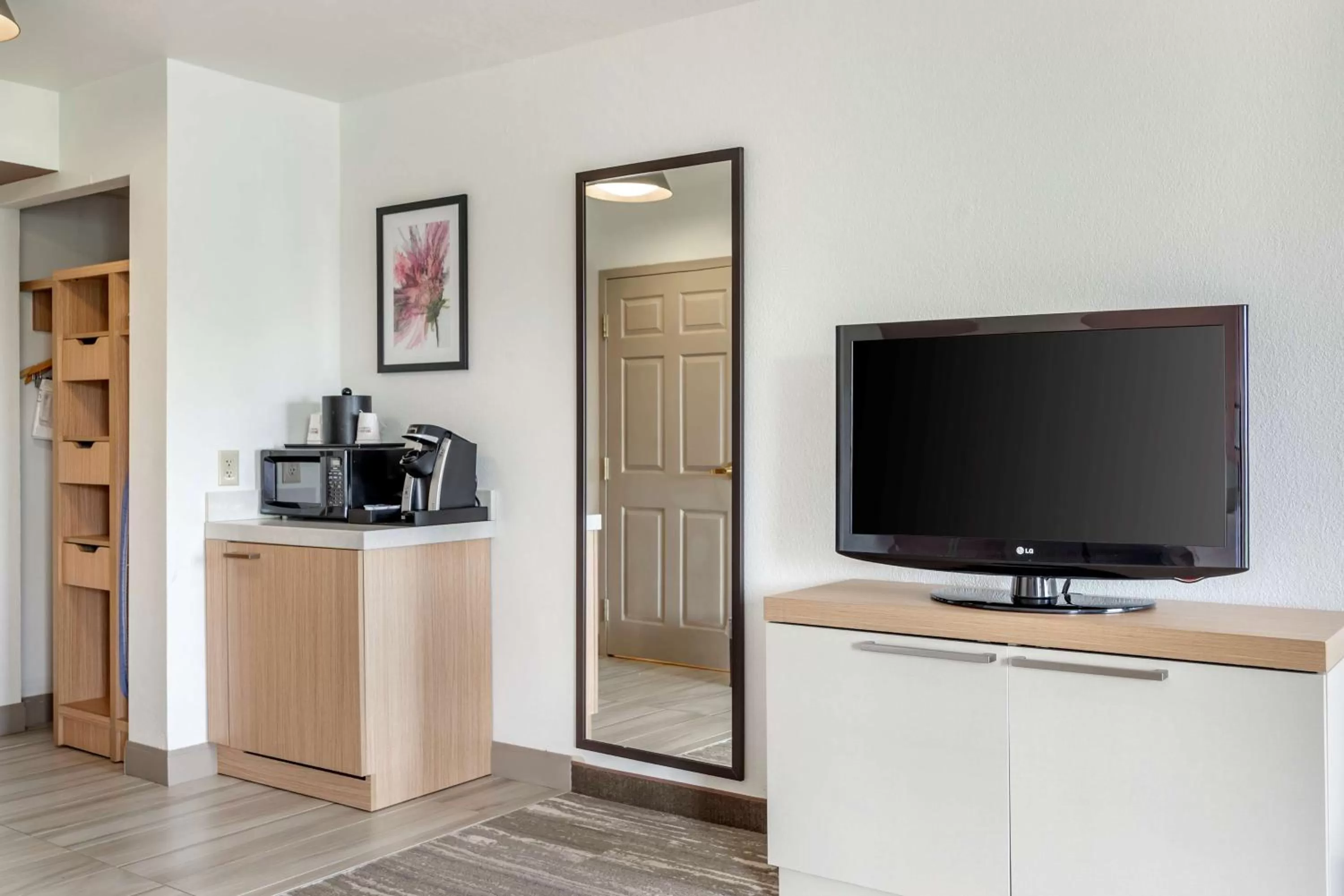 Photo of the whole room in Hilton Garden Inn Atlanta Northeast/Gwinnett Sugarloaf