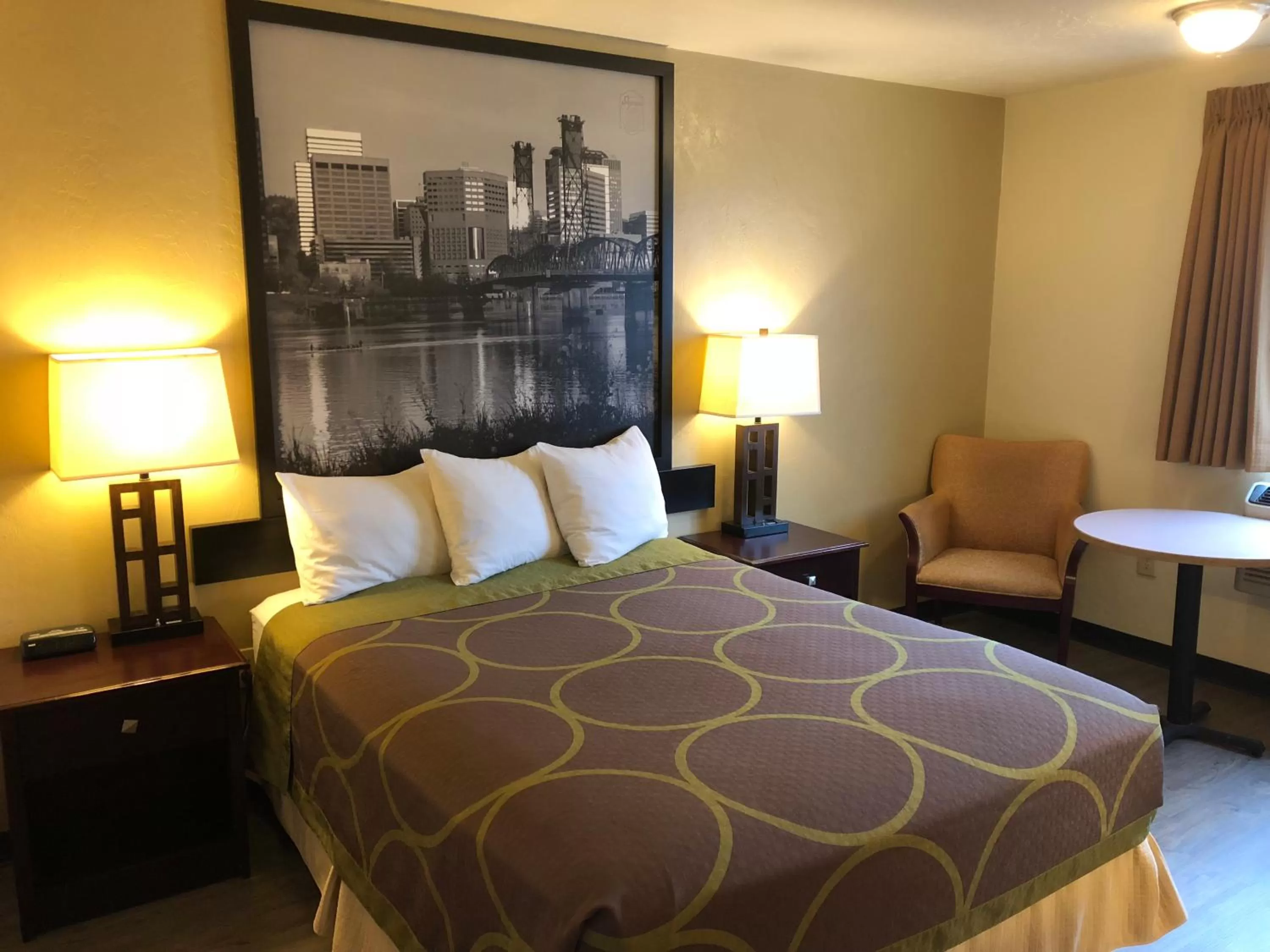 Bedroom, Bed in Super 8 by Wyndham Woodburn