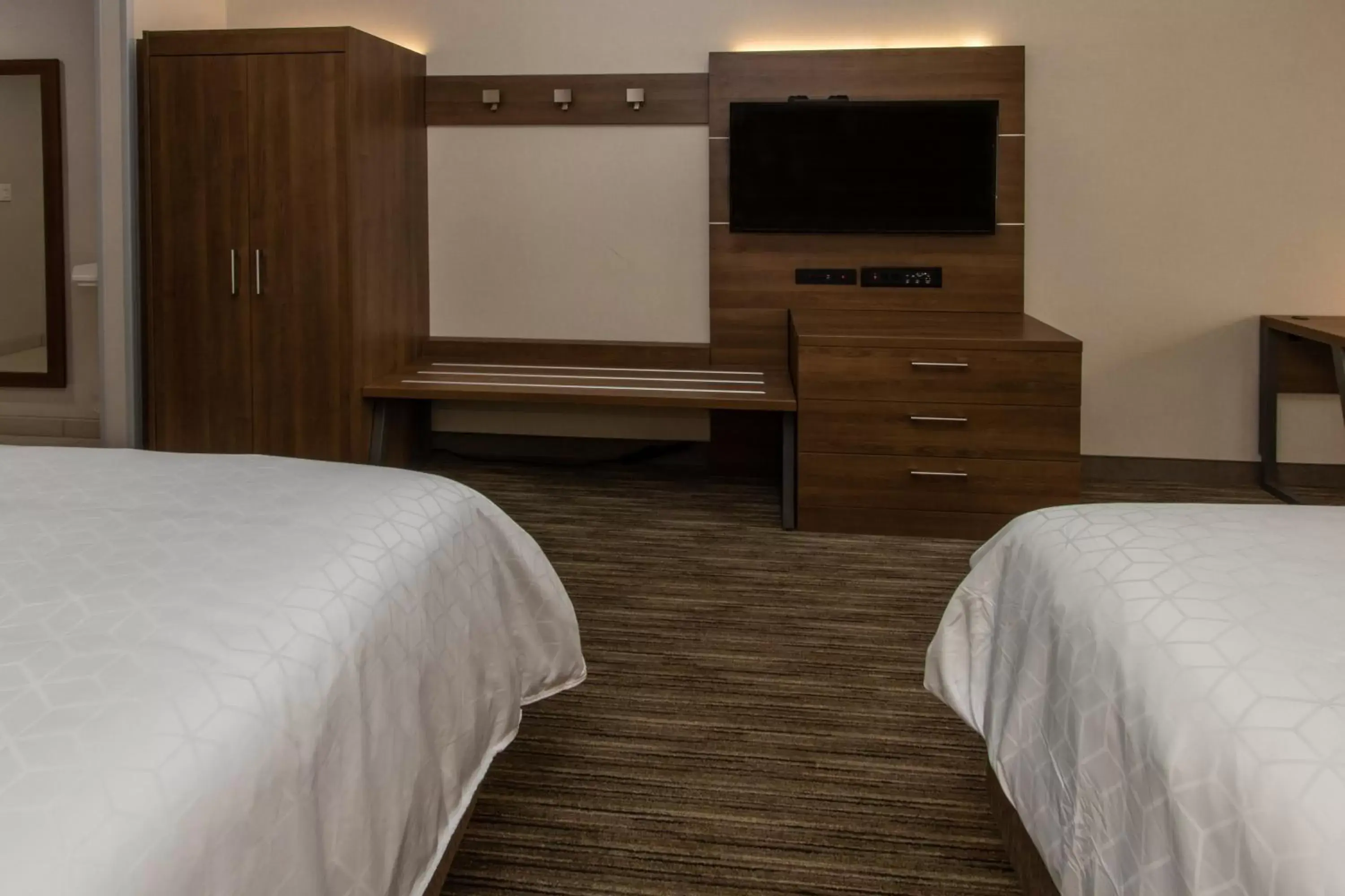 Queen Room with Two Queen Beds in Holiday Inn Express Hotel & Suites Roseville - Galleria Area, an IHG Hotel Queen Room with Two Queen Beds in Holiday Inn Express Hotel & Suites Roseville - Galleria Area, an IHG Hotel
