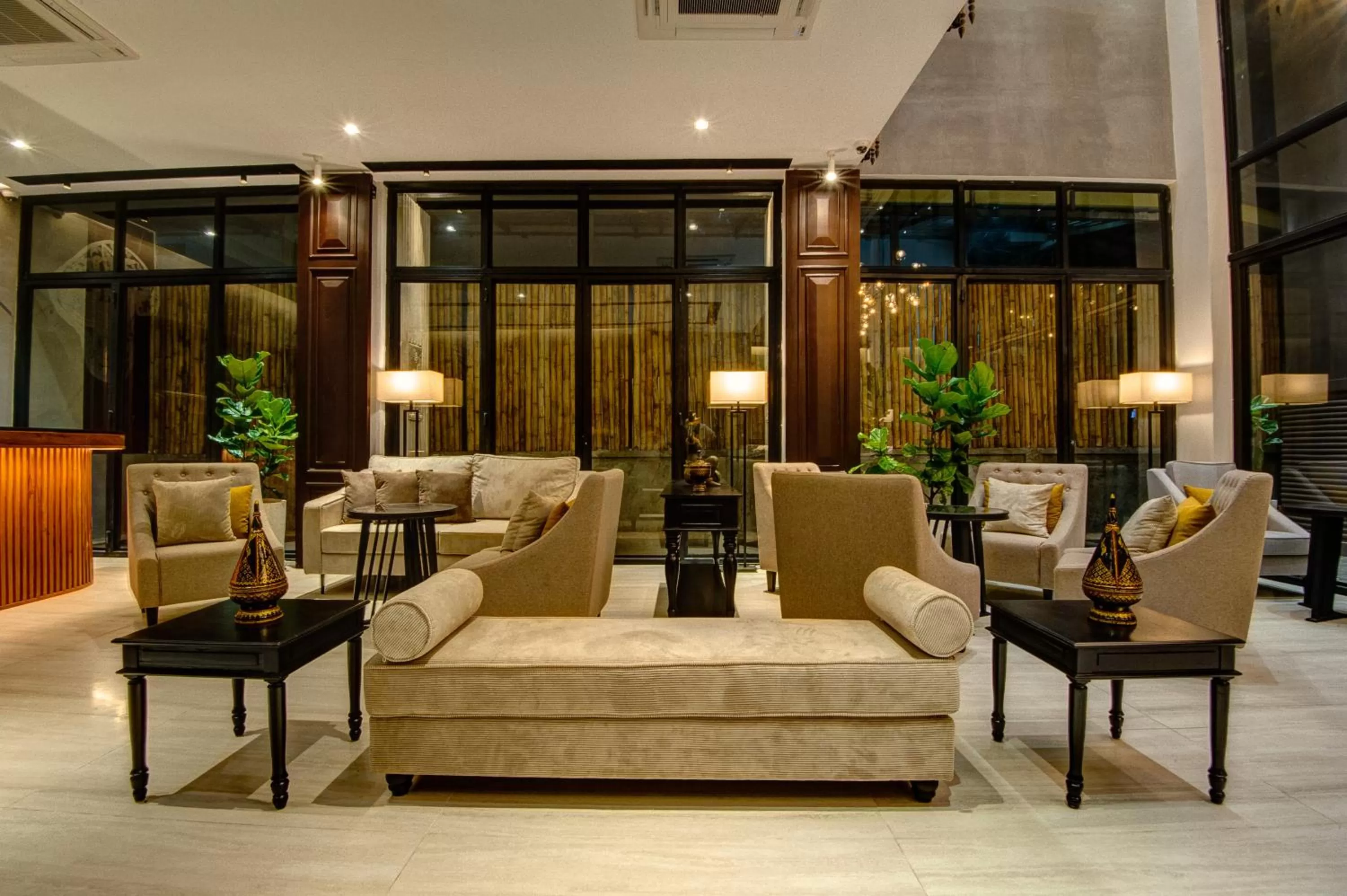 Seating area in GLOW PARK HOTEL Grand Royal Palace