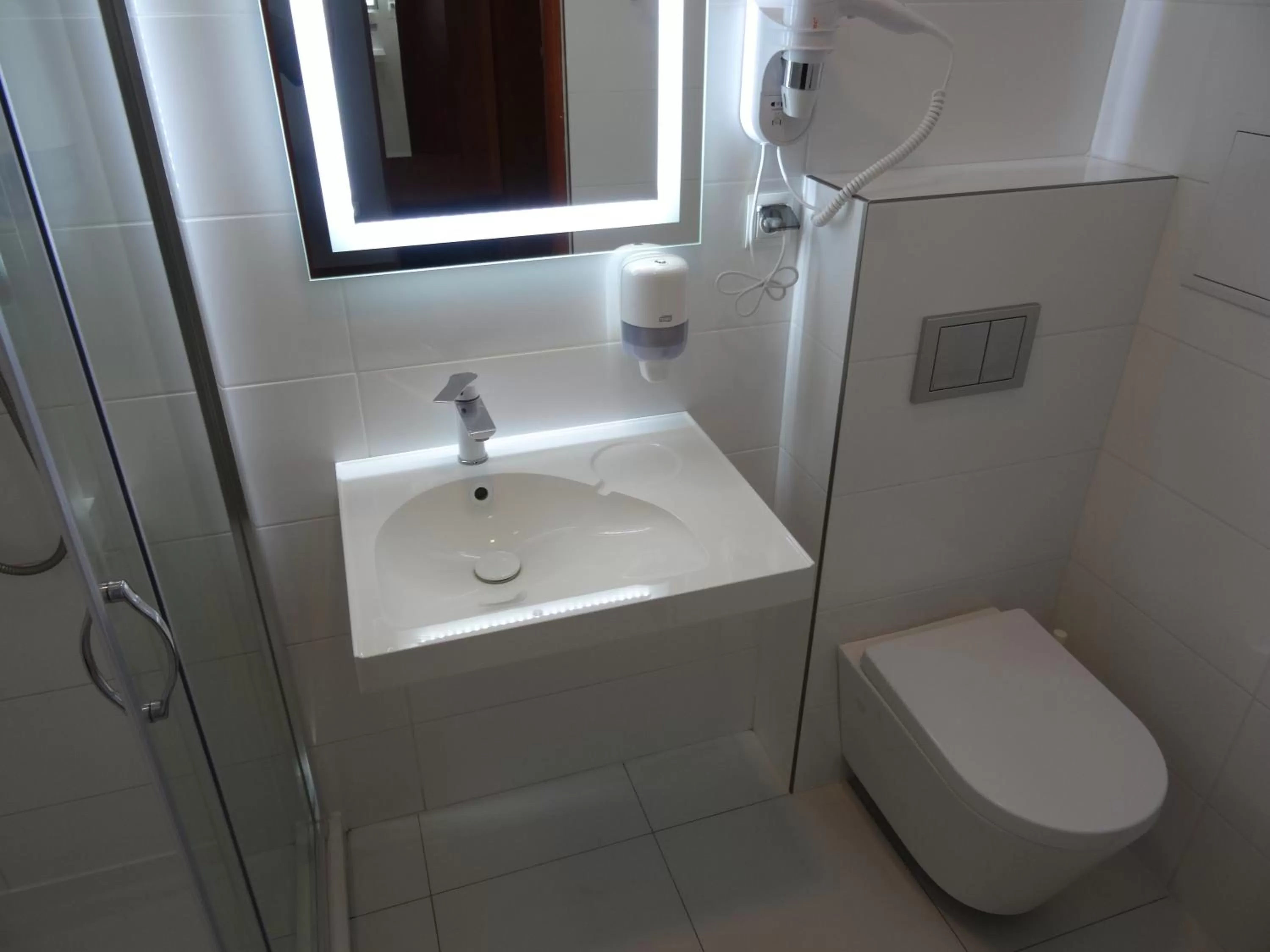 Bathroom in Carina Hotel