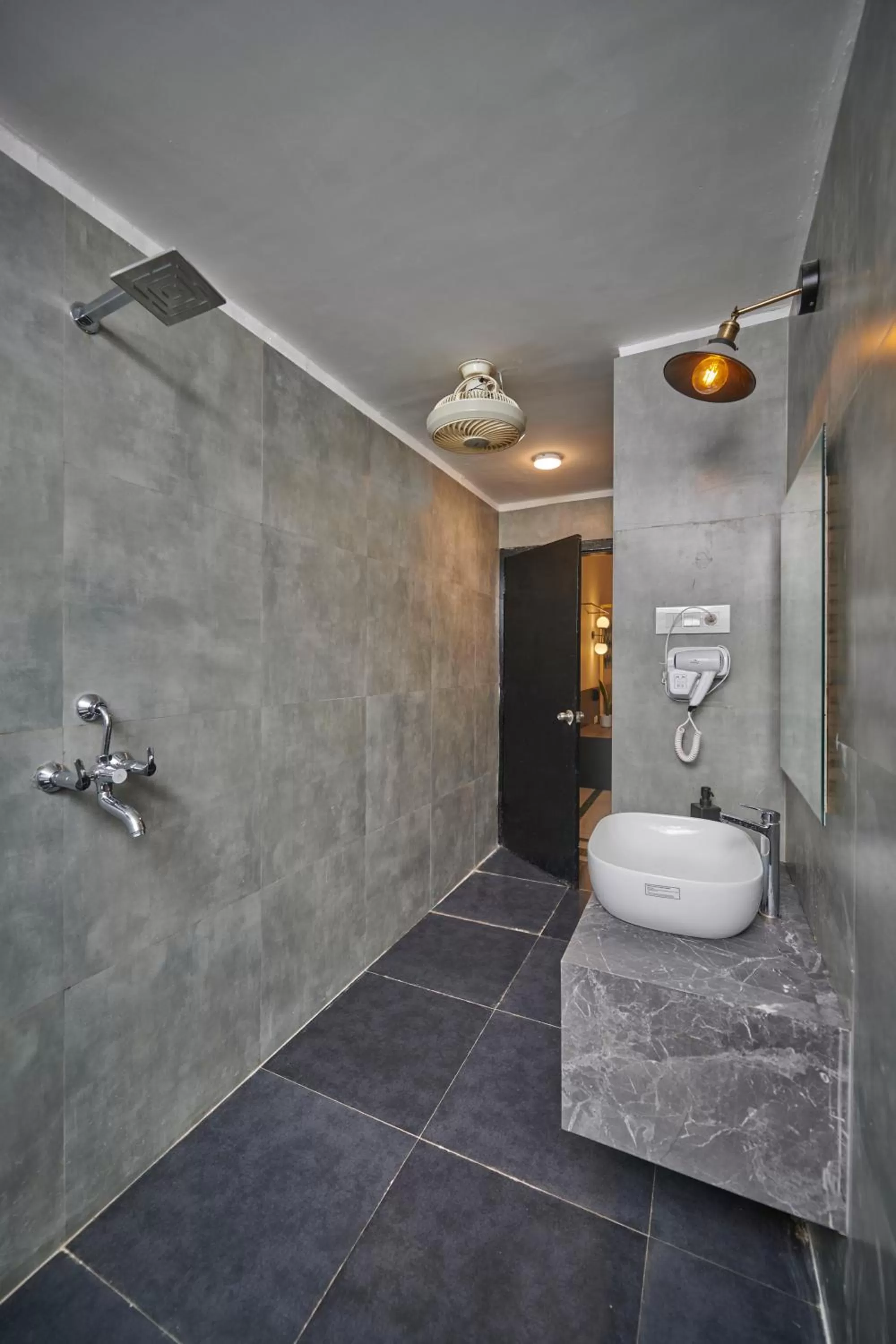 Bathroom in Poshtel VNS