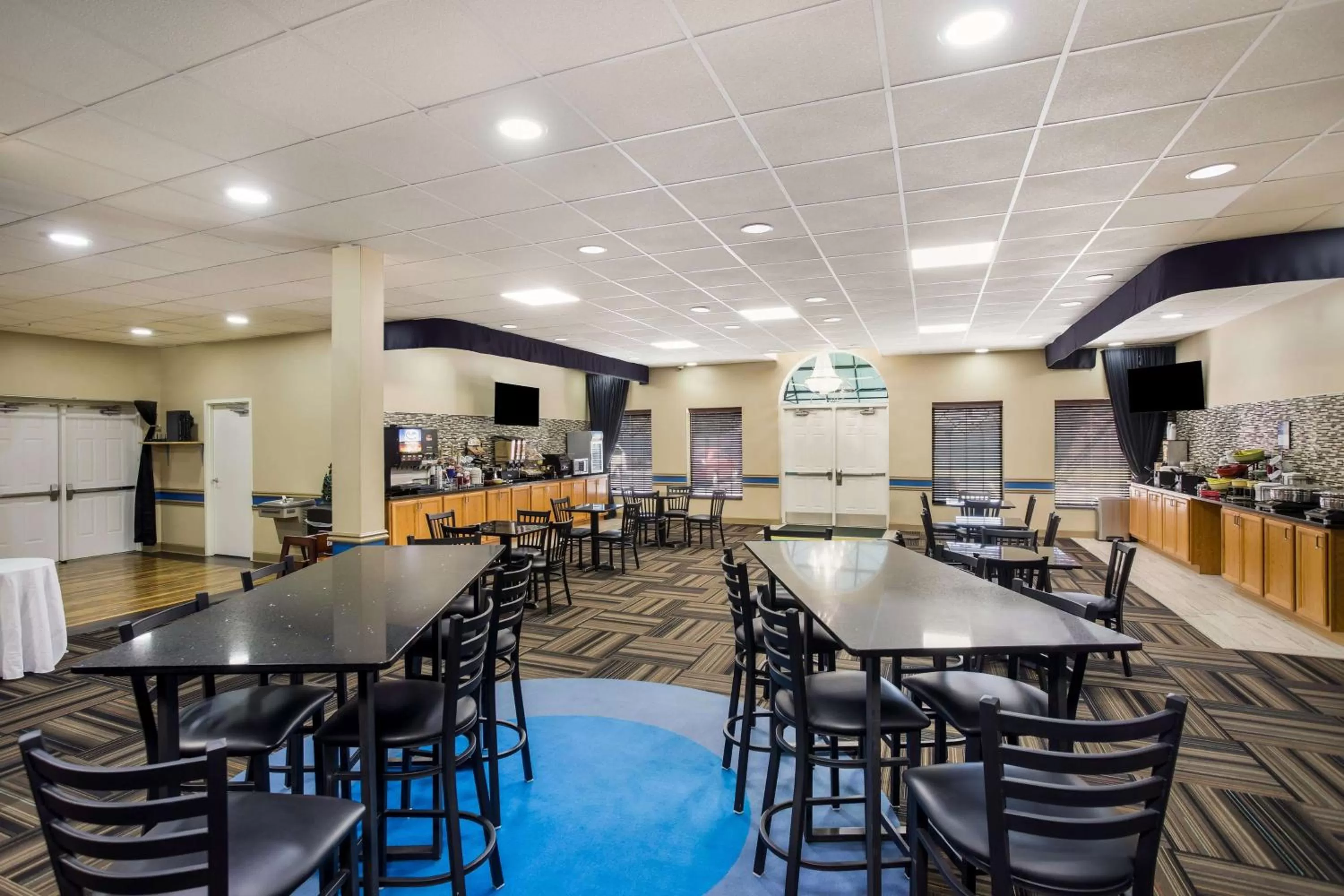 Breakfast in SureStay Hotel by Best Western Bardstown General Nelson