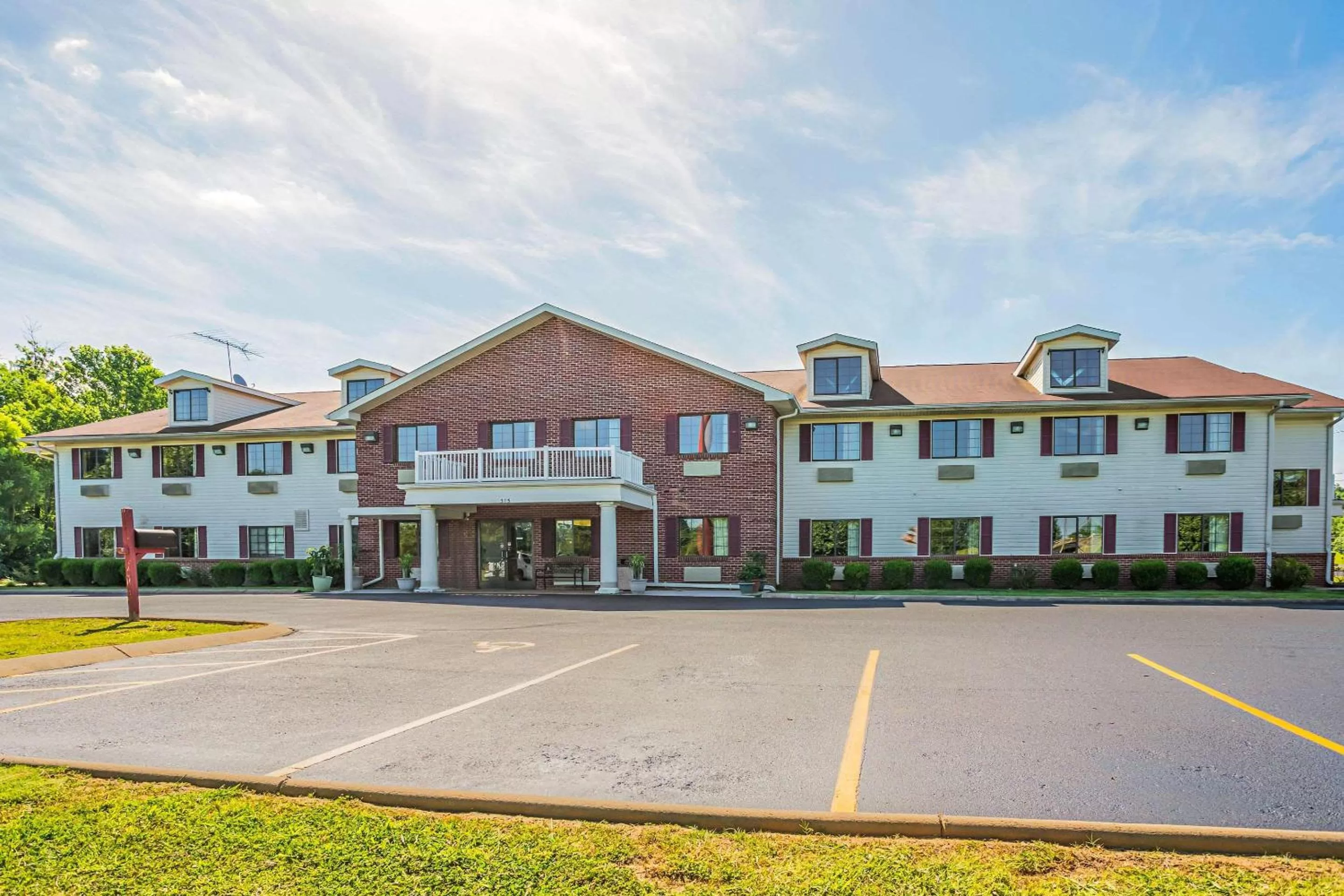 Property building in Econo Lodge Inn & Suites Ripley