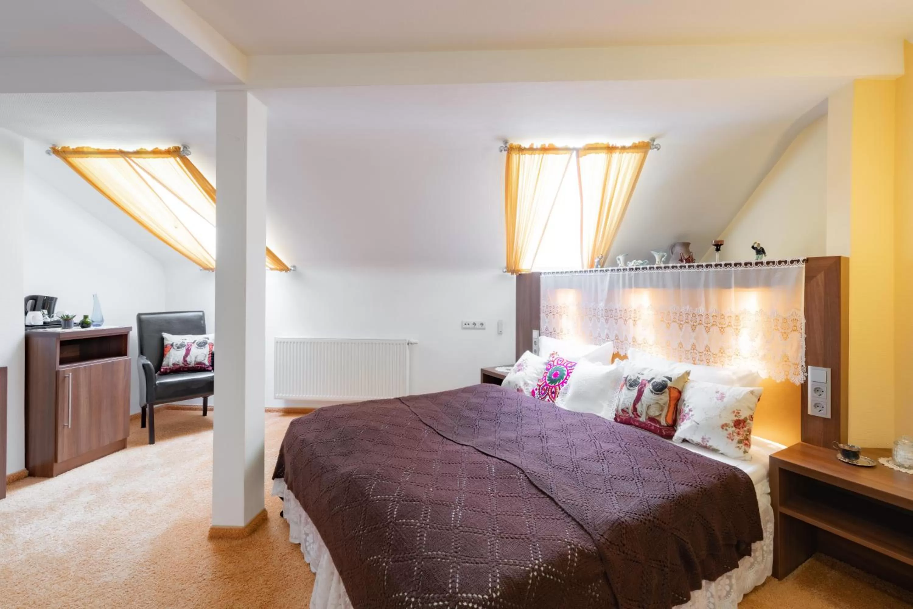 Photo of the whole room, Bed in Tante ALMA's Mannheimer Hotel