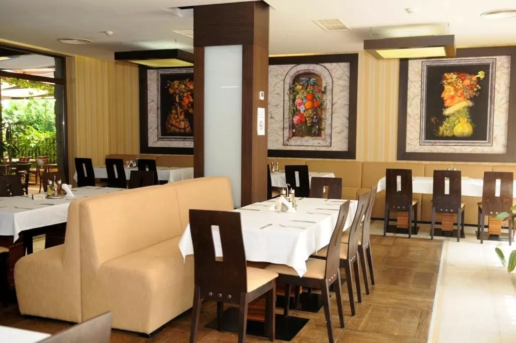 Restaurant/places to eat in Gardenia Park Hotel