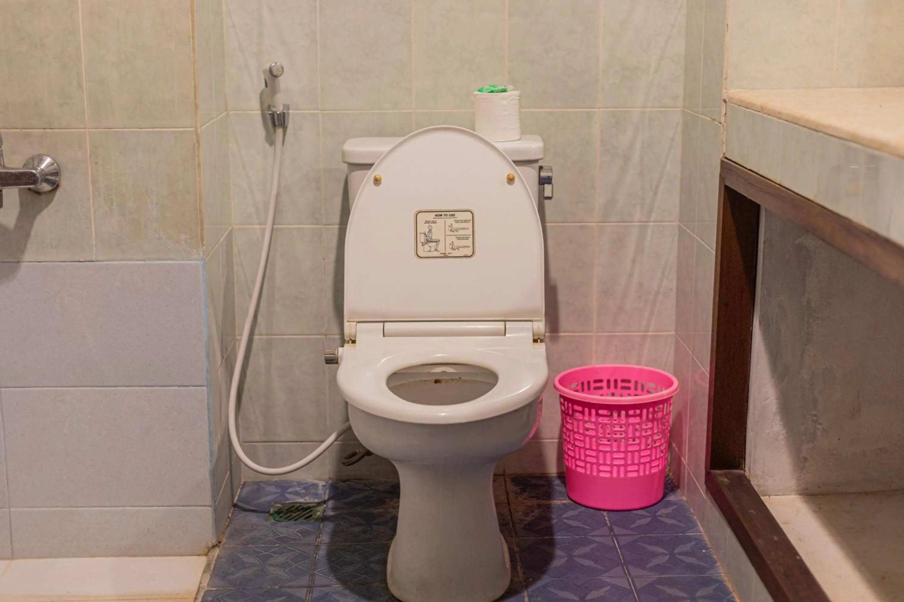 Toilet in Puri Mango Guest House Sanur