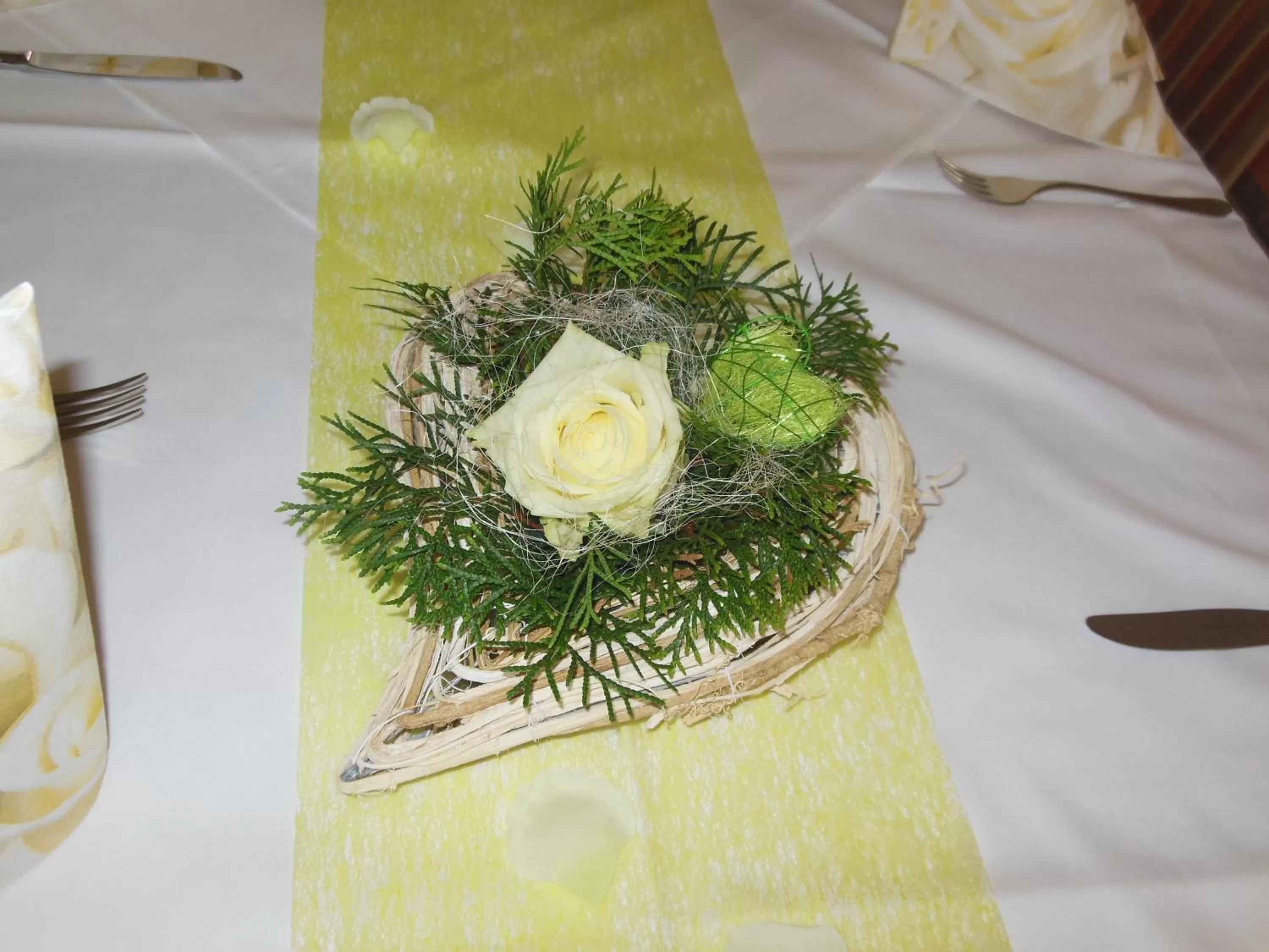 Restaurant/places to eat, Food in Hotel Asterra