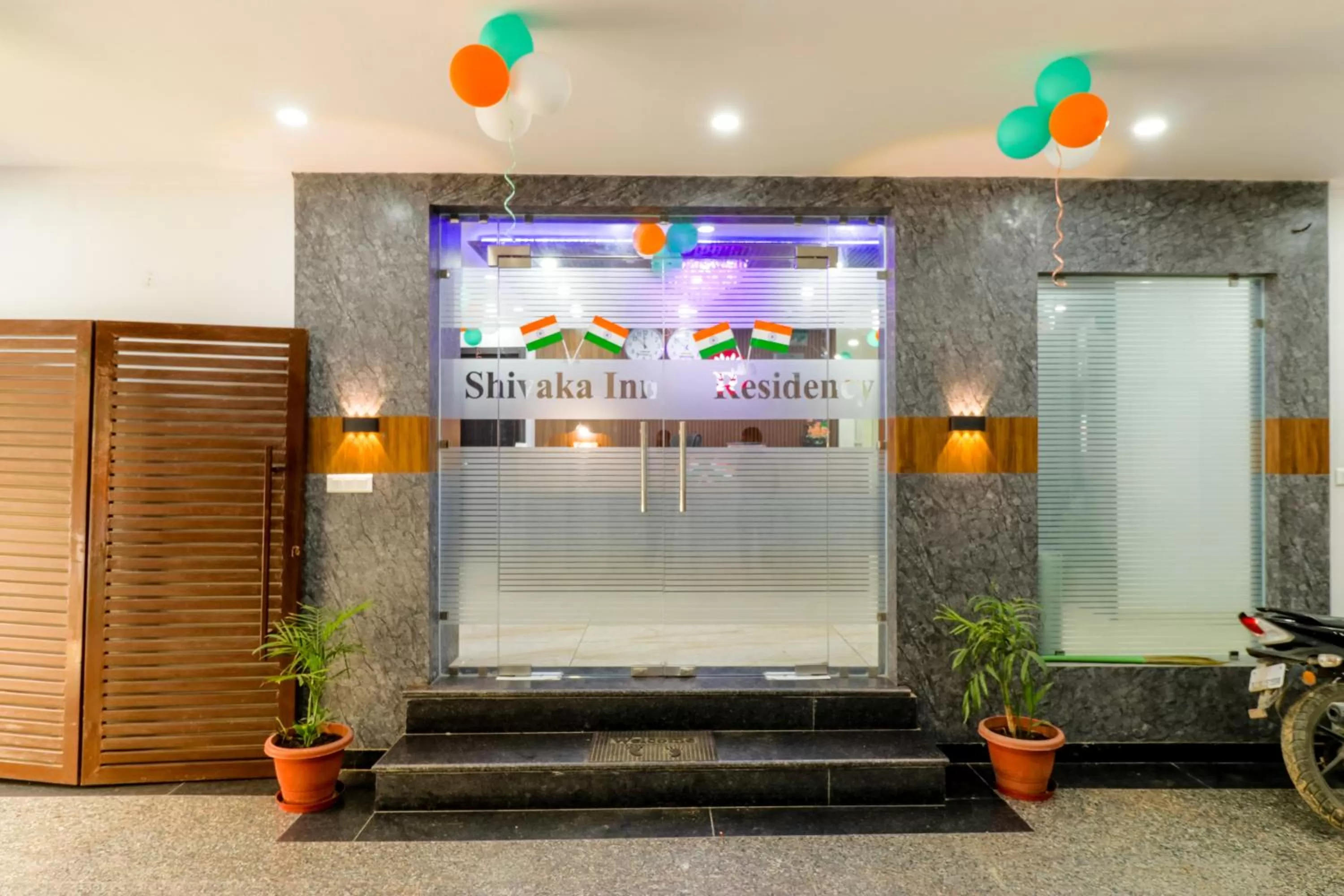Facade/entrance in Airport Hotel Shivaka Inn