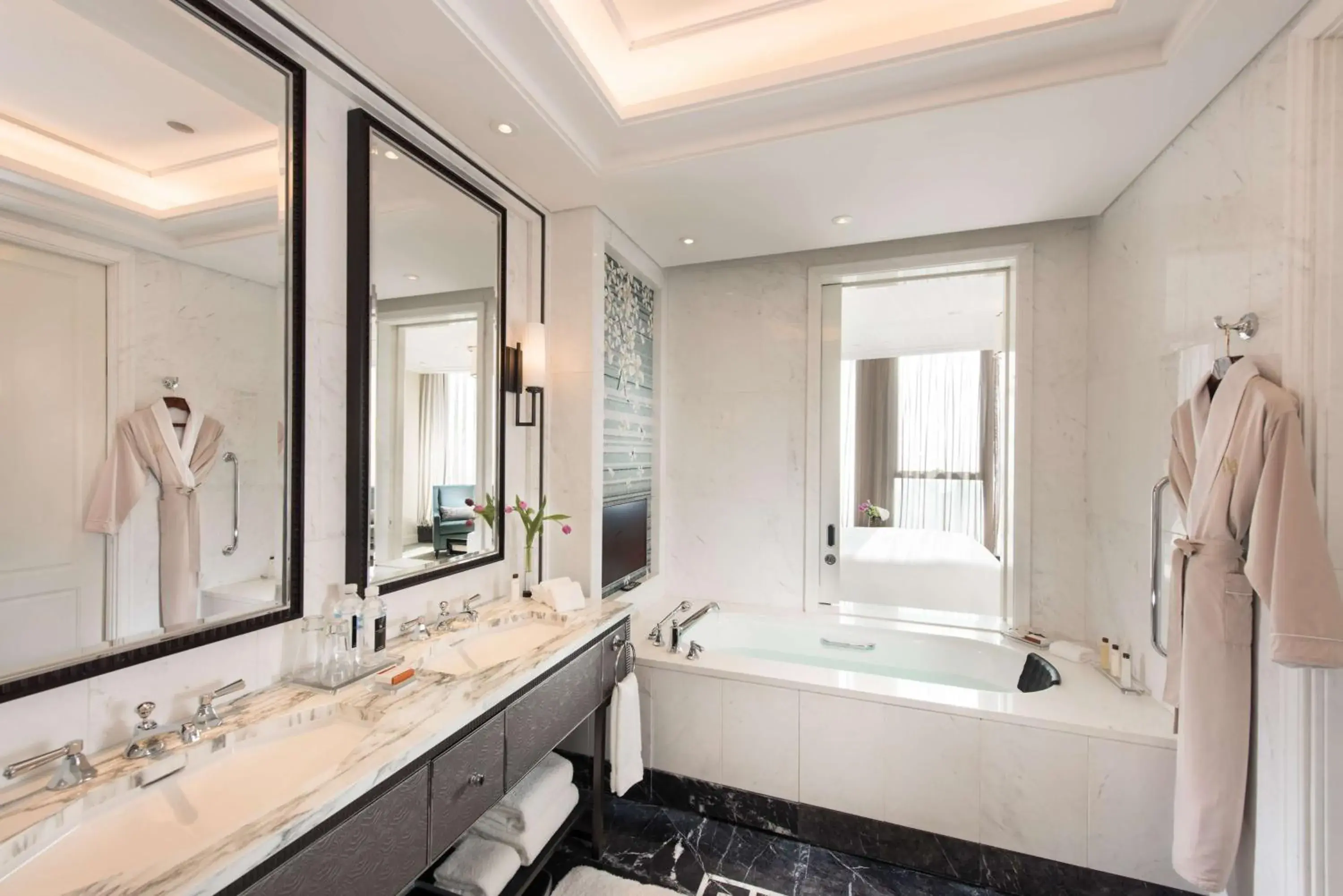 One-Bedroom King Suite in Waldorf Astoria Chengdu One-Bedroom King Suite in Waldorf Astoria Chengdu