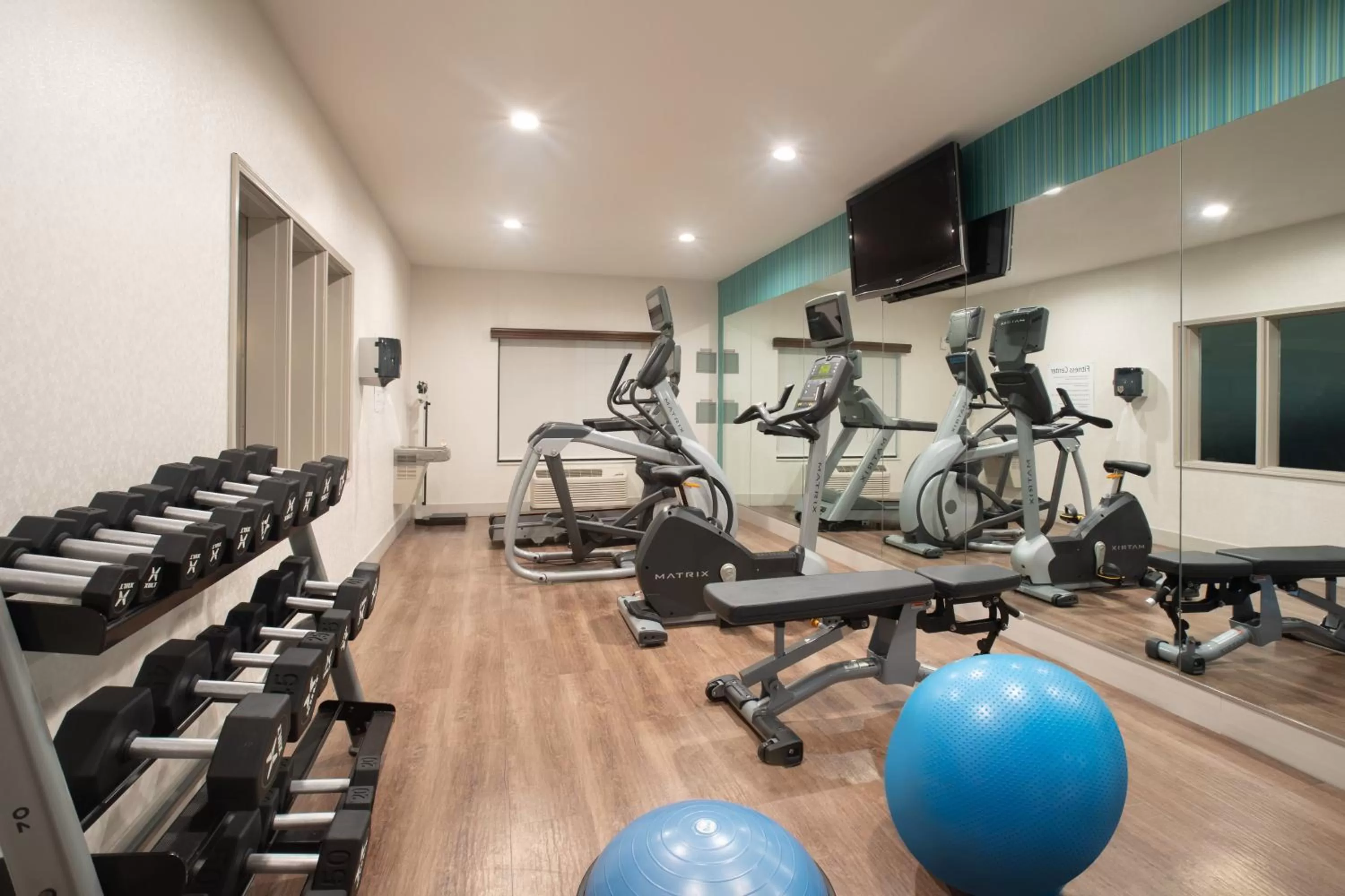 Fitness centre/facilities in Holiday Inn Express Hotel & Suites Longmont by IHG