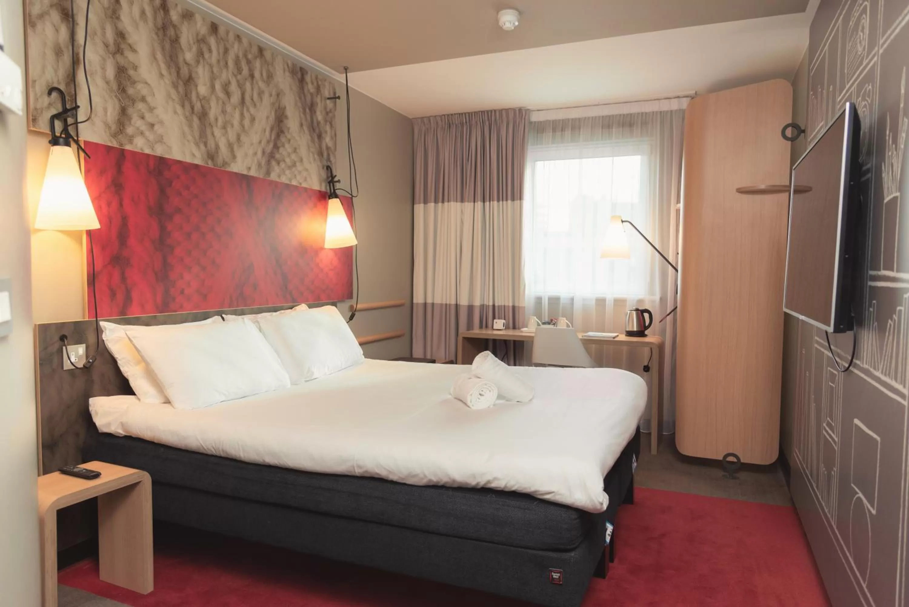 Bed in ibis Glasgow City Centre – Sauchiehall St