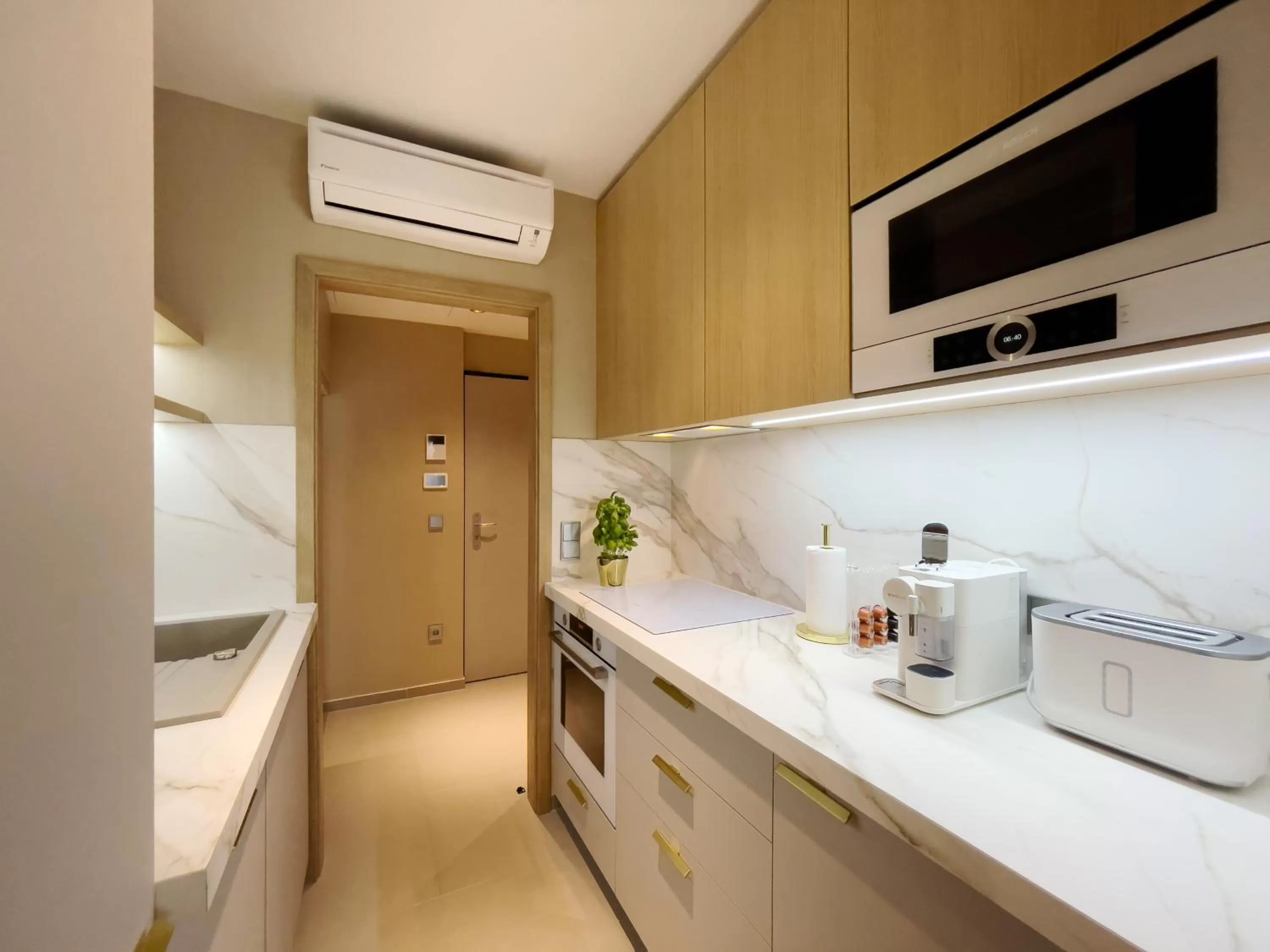 Kitchen or kitchenette in Emerald Downtown Luxury Suites by Continental Group