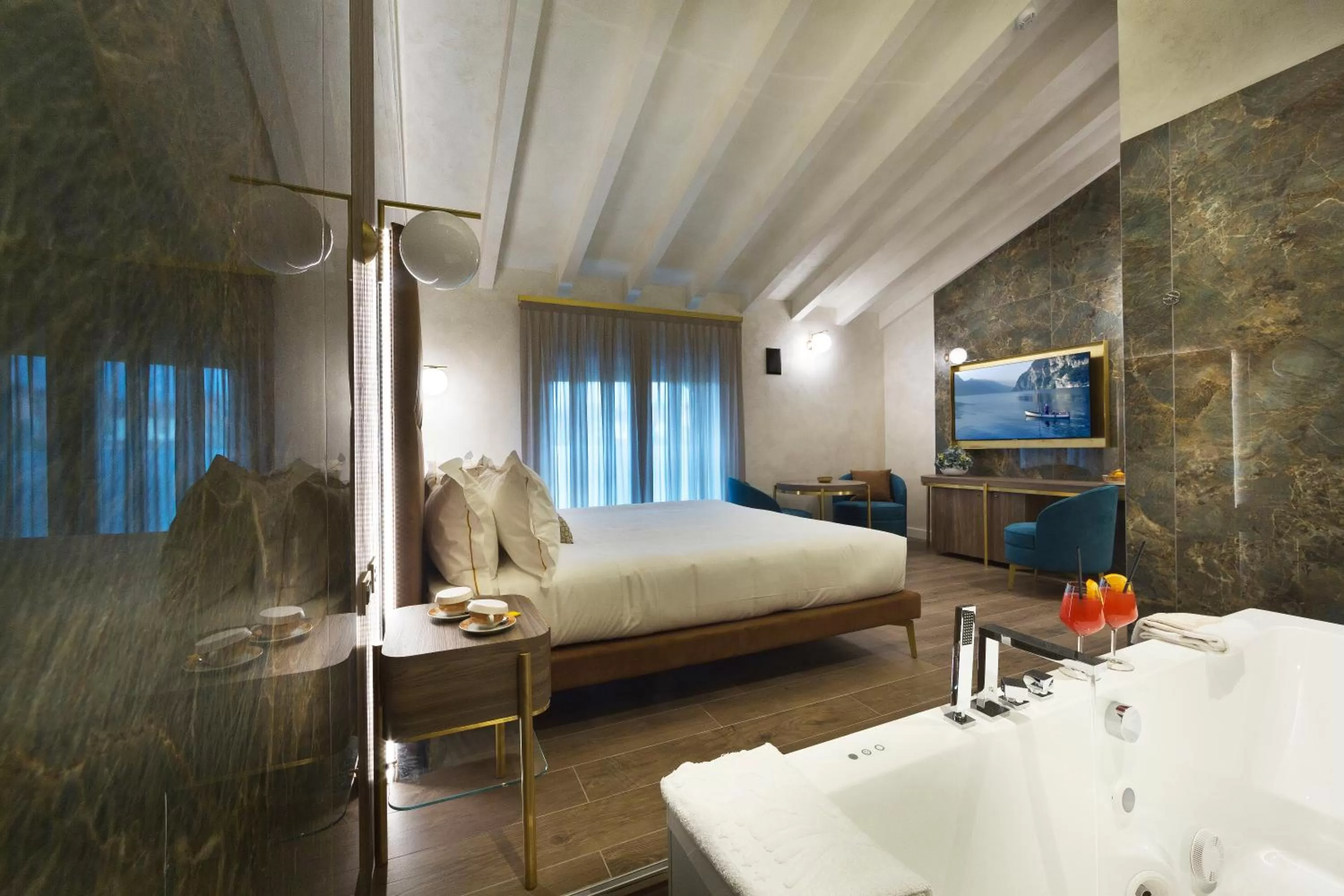 Bed in Vip's Motel Luxury Accommodation & Spa