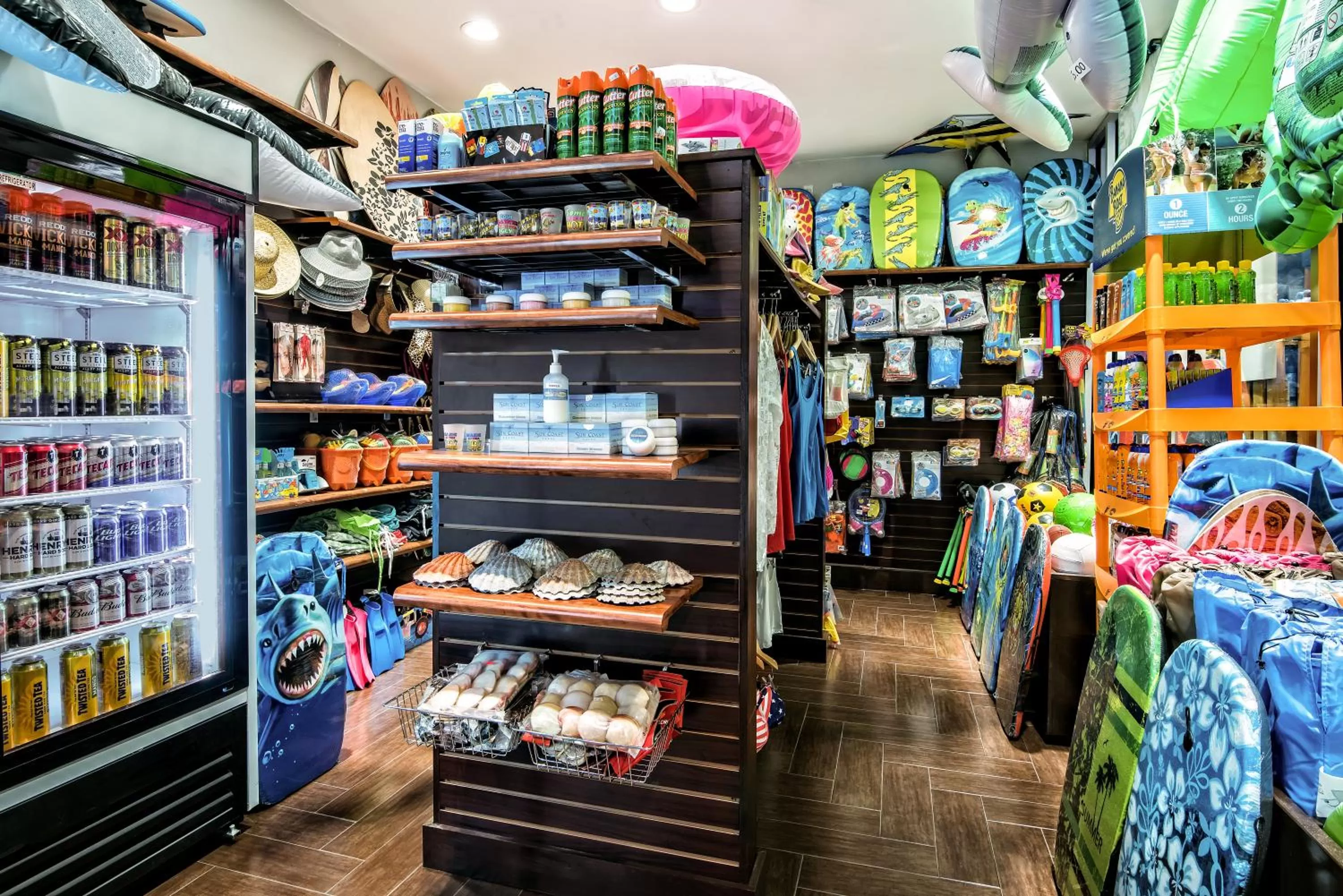 On-site shops in La Copa Inn Beach Hotel