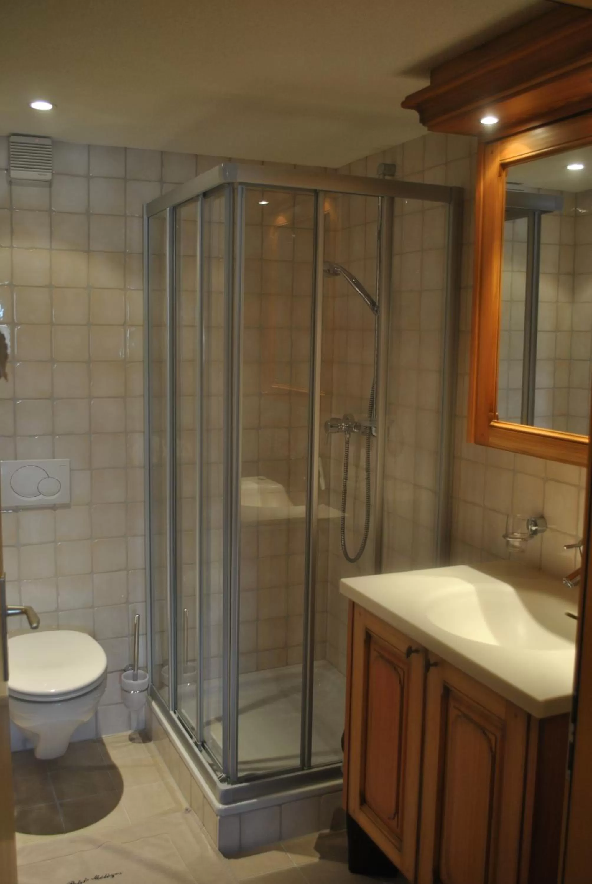 Shower in Les Petits Mélèzes