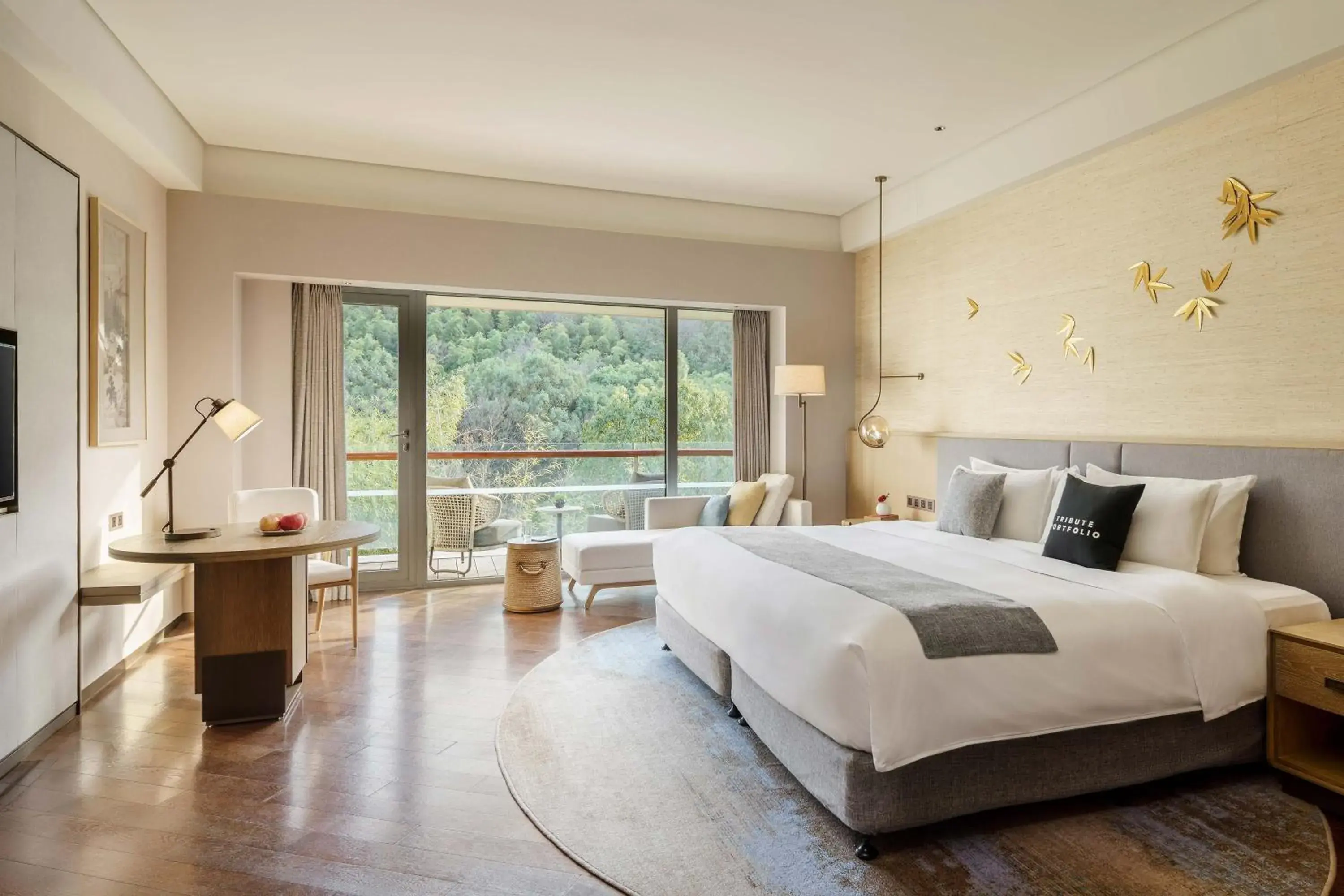 Superior Room King in The Yuluxe Sheshan, Shanghai, A Tribute Portfolio Hotel Superior Room King in The Yuluxe Sheshan, Shanghai, A Tribute Portfolio Hotel