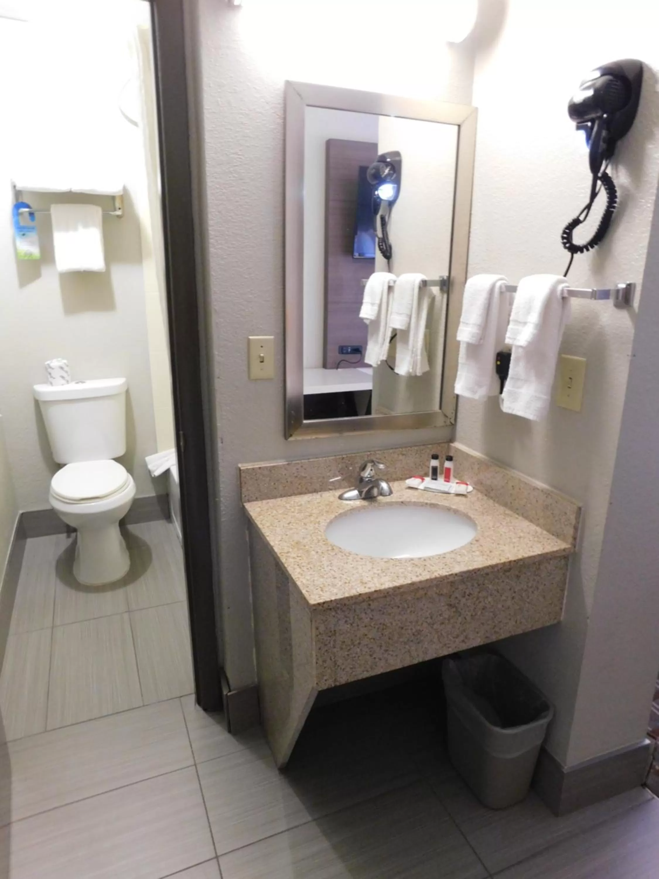 Days Inn & Suites by Wyndham Downtown Gatlinburg Parkway