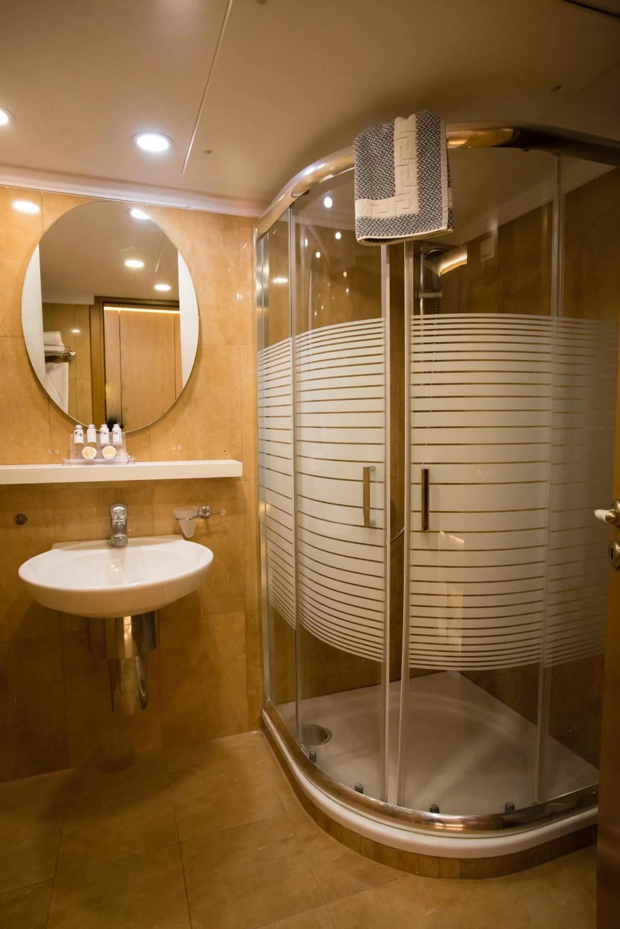 Bathroom in Byzantino Hotel