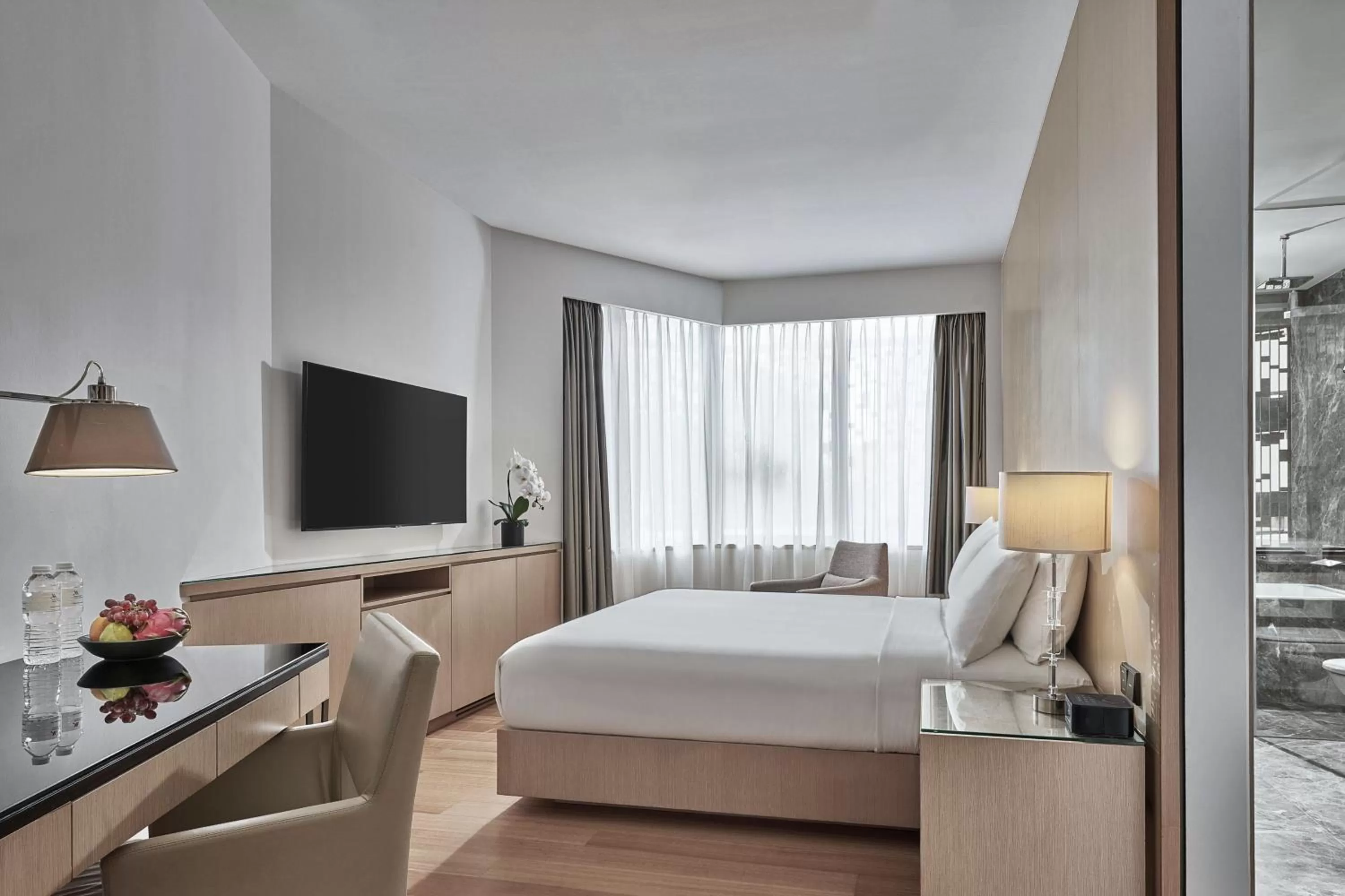 Photo of the whole room, Bed in Singapore Marriott Tang Plaza Hotel