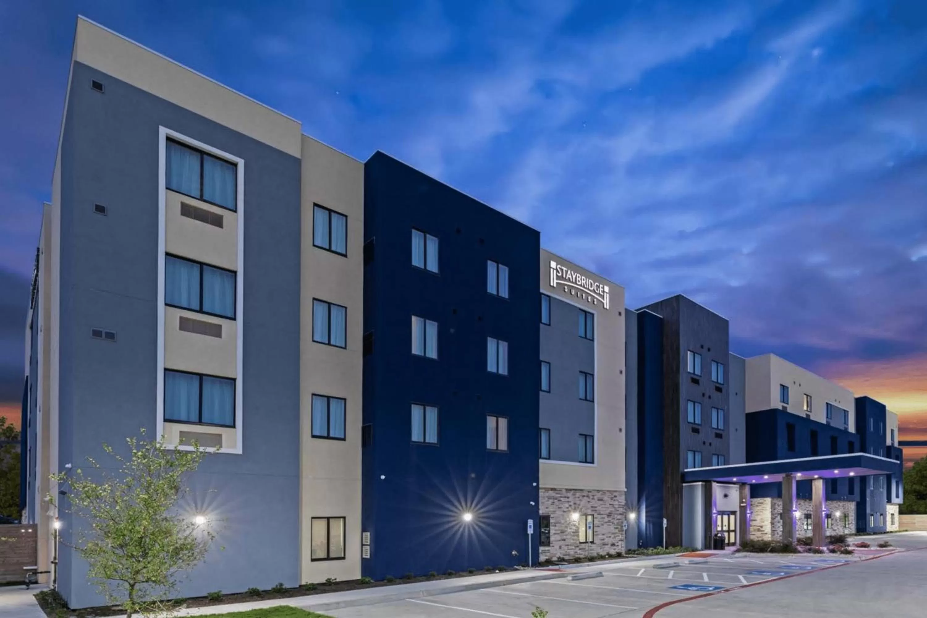Property building in Staybridge Suites Waco South - Woodway by IHG