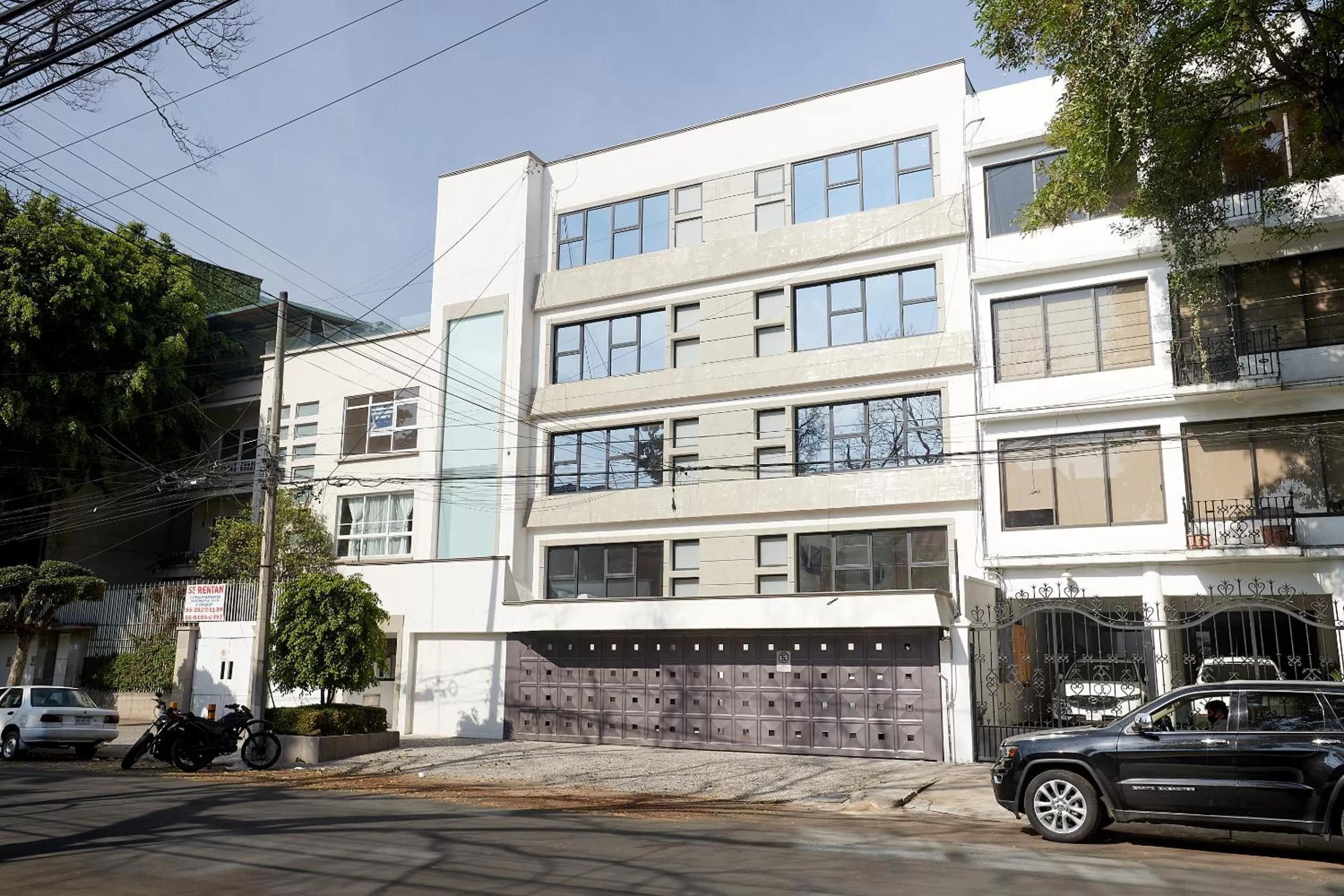 Property Building in Sonder Casa Tais